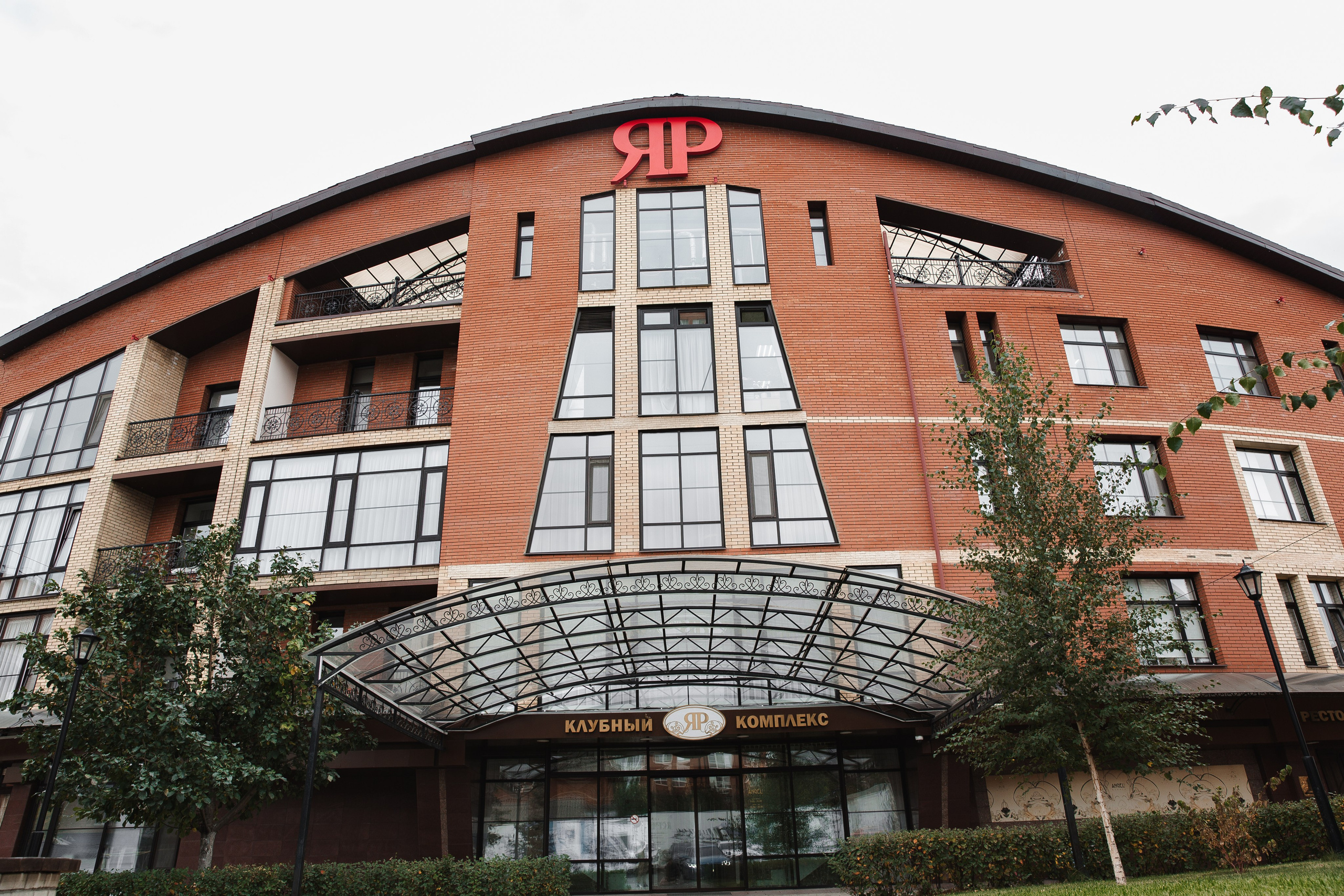 Уютная свадьба — Аскар и Катя на Марсовом поле. Свадебный фотограф в Оренбурге Илья Володьков