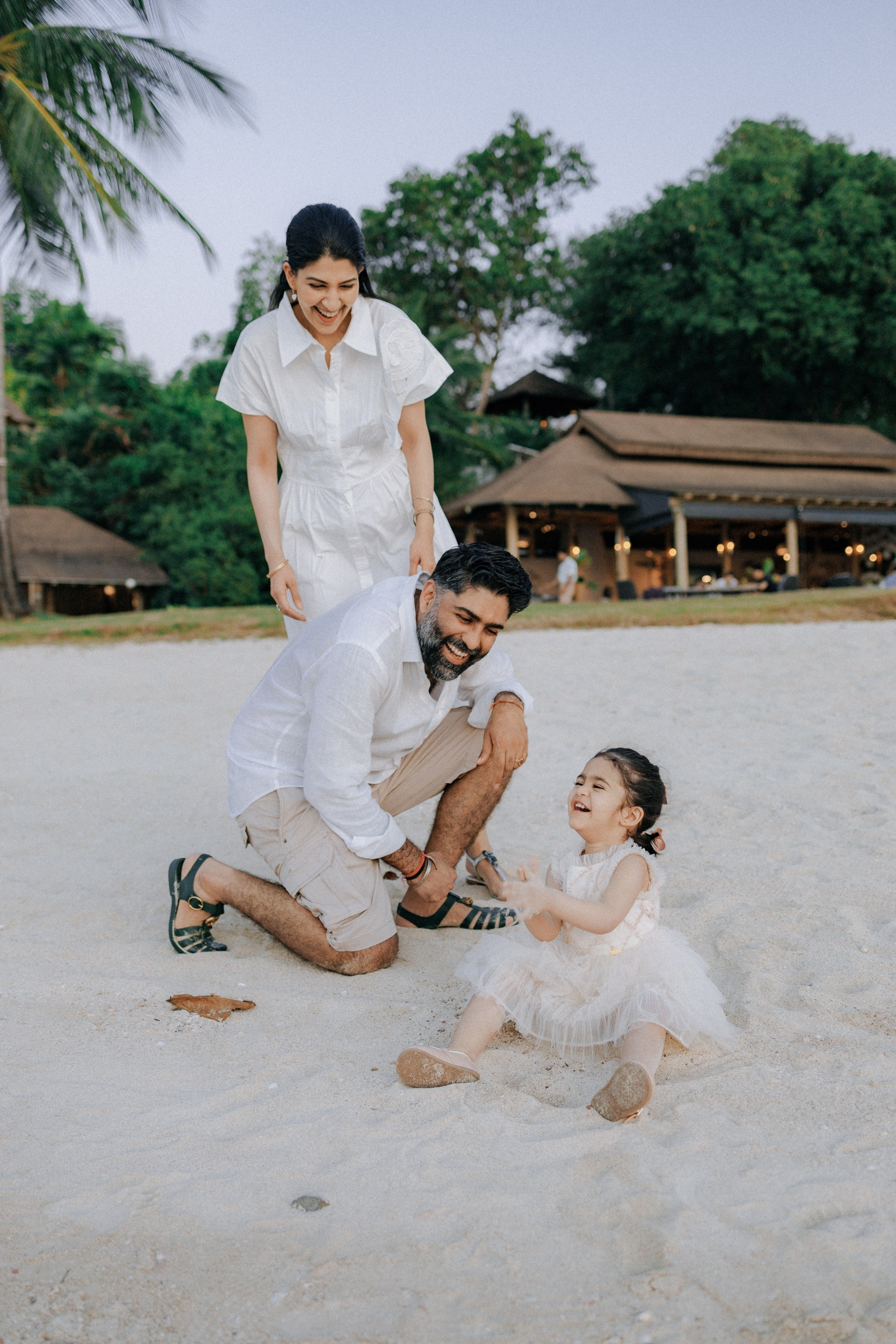 Family photoshoot in Phuket, Thailand. Fedor Lemeshko — Destination Wedding and Family Lifestyle photographer