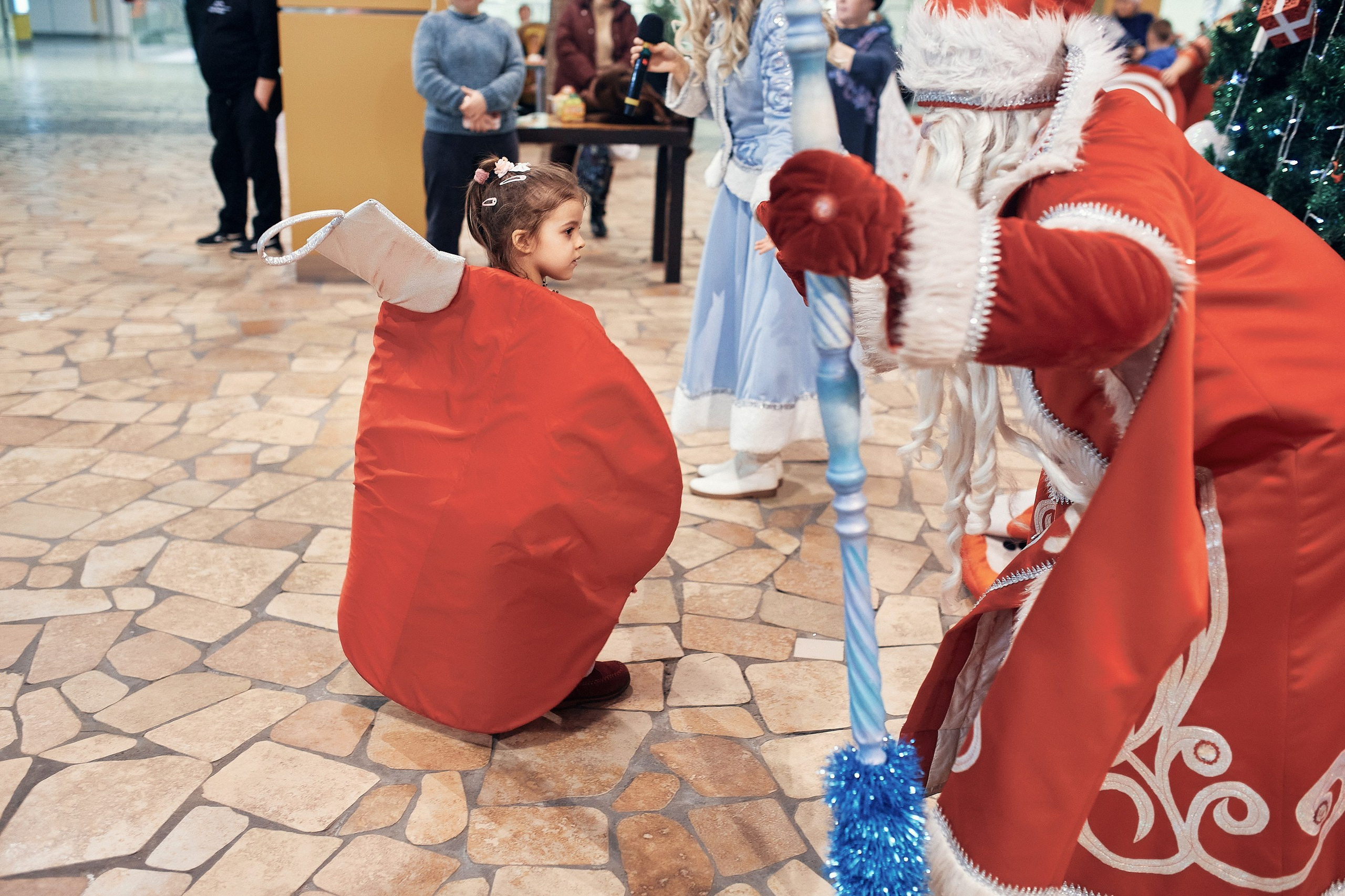 Детский новогодний праздник в ТЦ Июнь. Семейный и репортажной фотограф в Красноярске и Москве Виктор Бабинцев