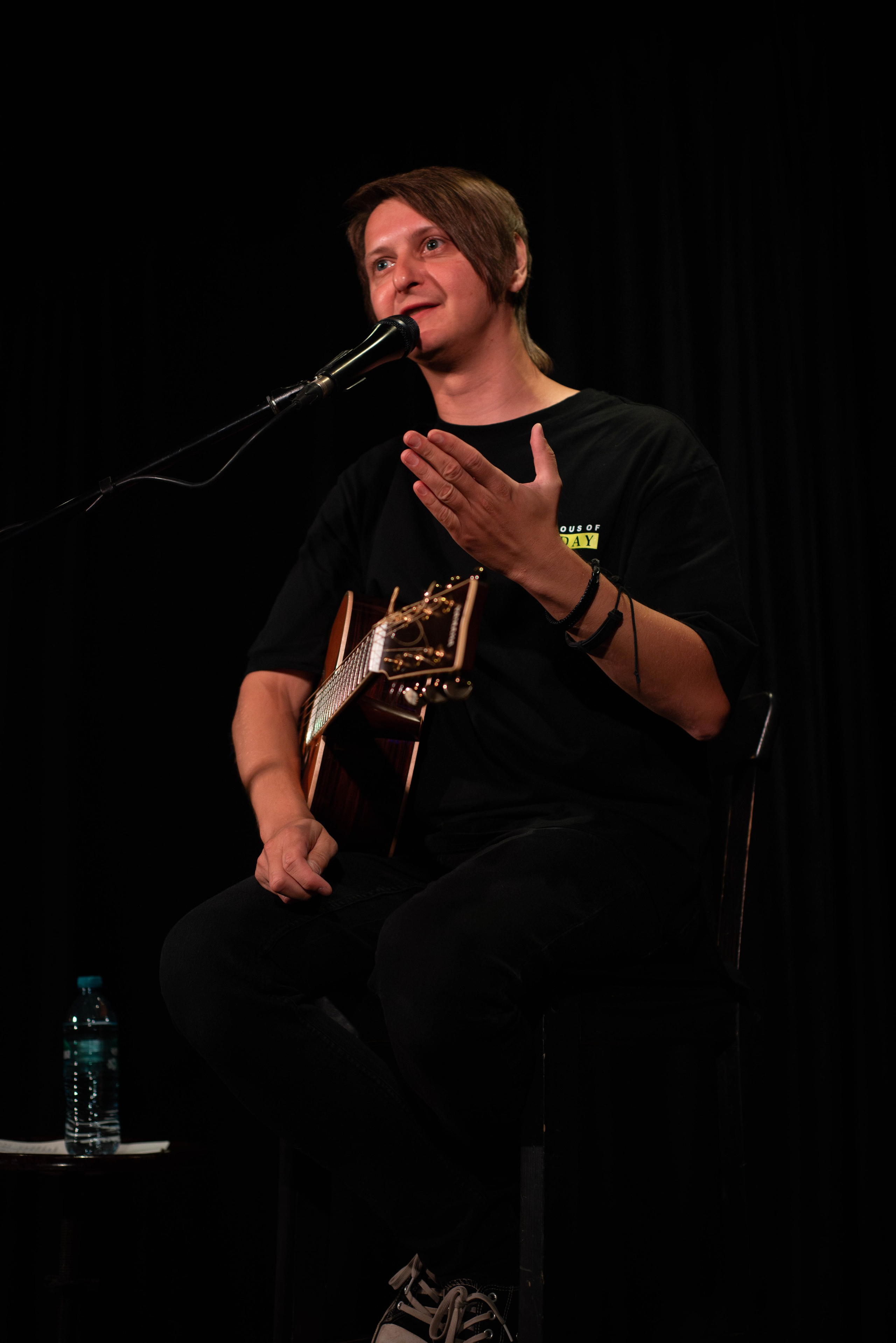 Лёва Сазонов (1 августа 2024 года, Москва, арт-кафе Пушкарёв). Фотограф Светлана Блинова, Москва и Московская область