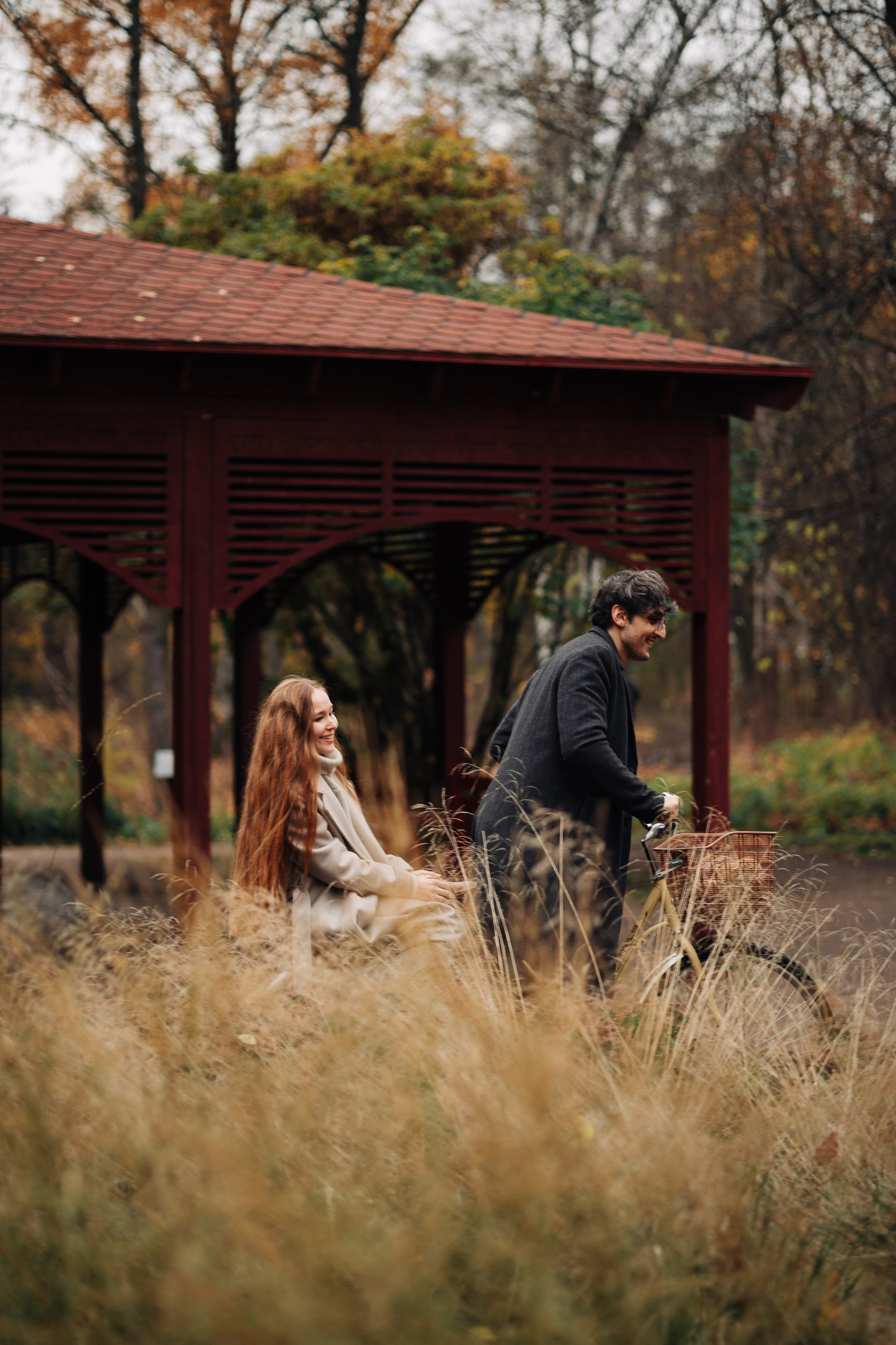 Прогулка по осеннему парку. Свадебный и прогулочный фотограф в Санкт-Петербурге Дарья Корель