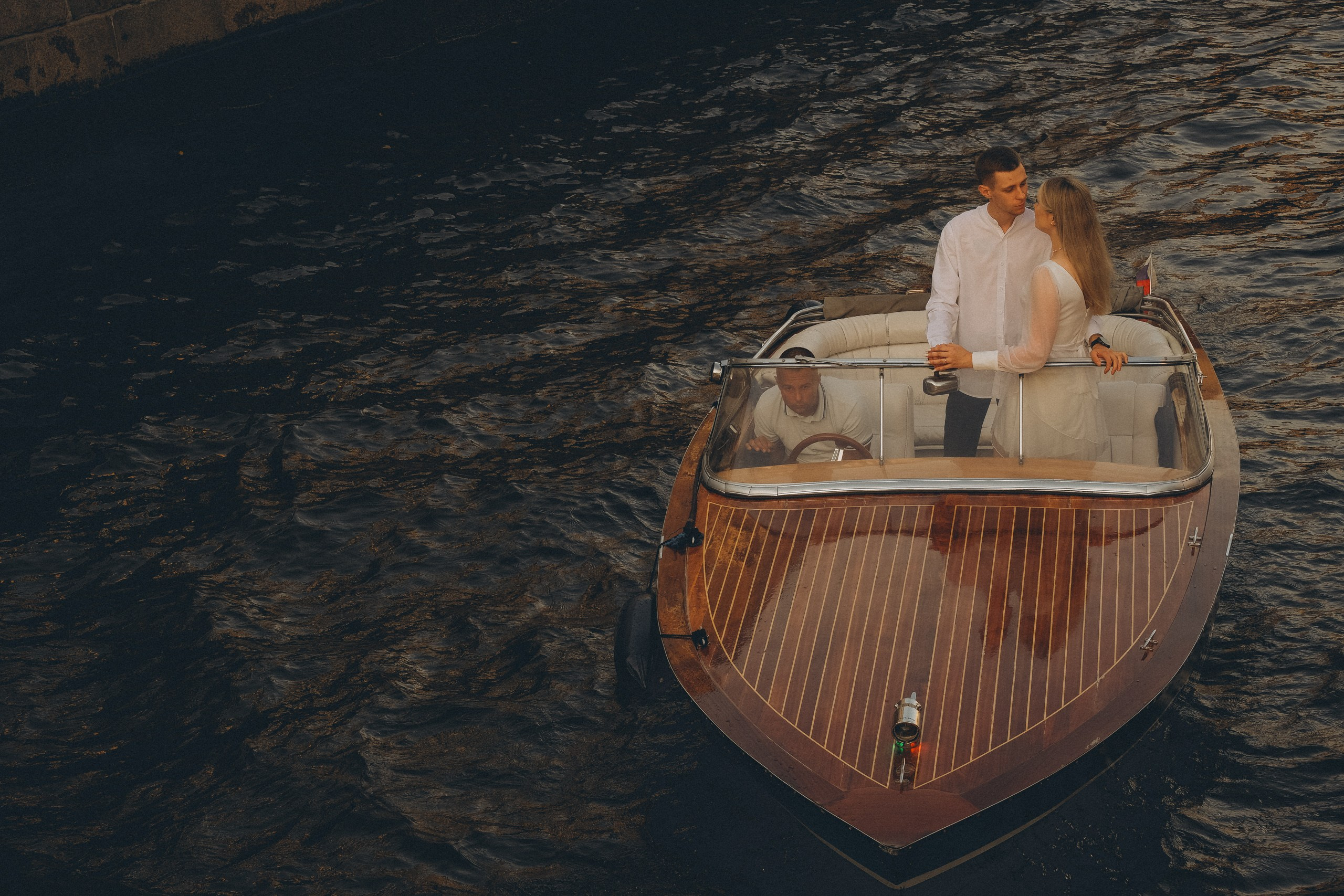 СВАДЕНБНАЯ СЬЕМКА НА КАТЕРЕ ПО КАНАЛАМ САНКТ-ПЕТЕРБУРГА И В АКВАТОРИИ НЕВЫ. Профессиональный фотограф, Санкт-Петербург — Виктория Богомолова