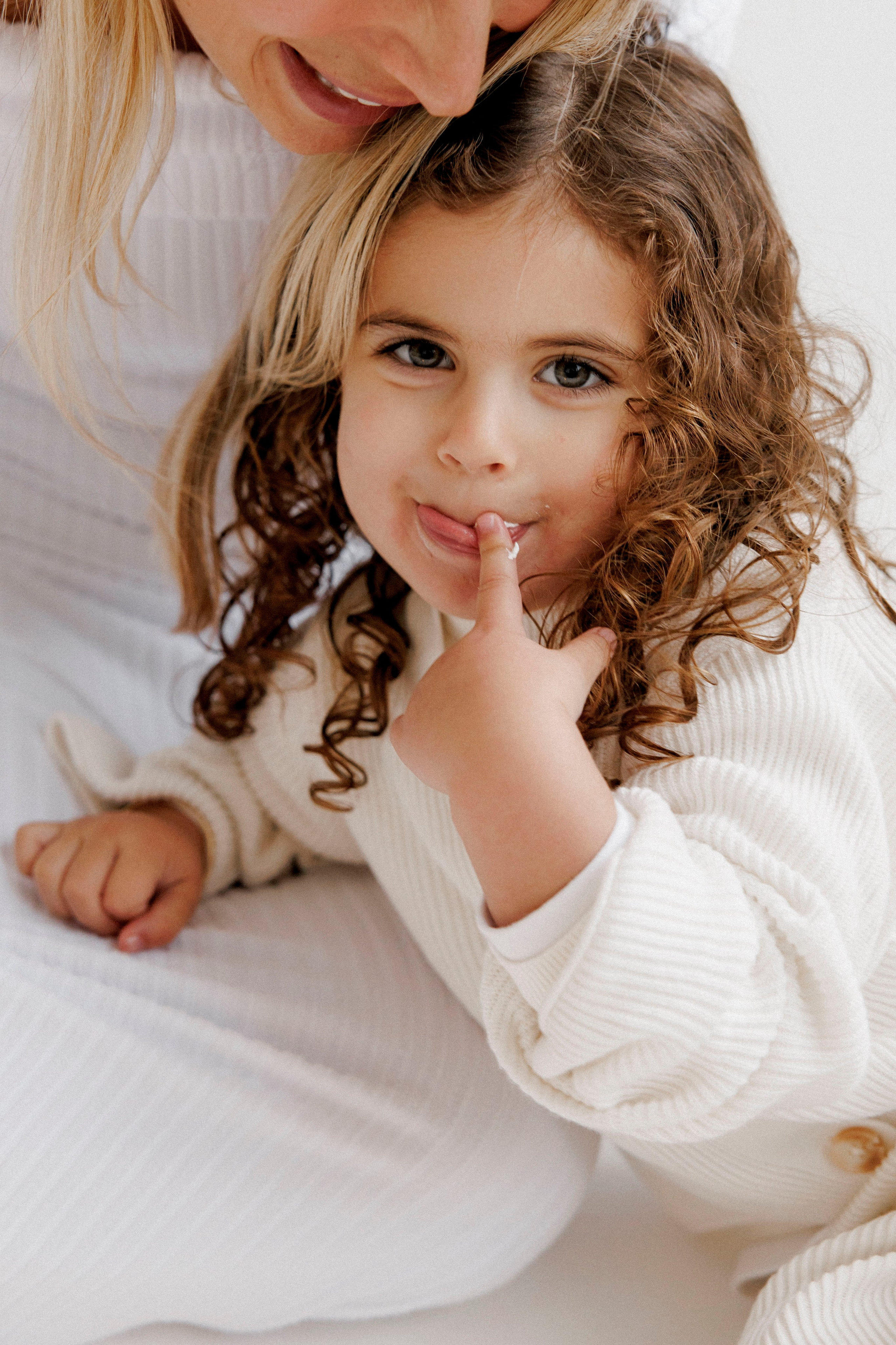Family photoshoot in White Studio. Wedding and family photographer