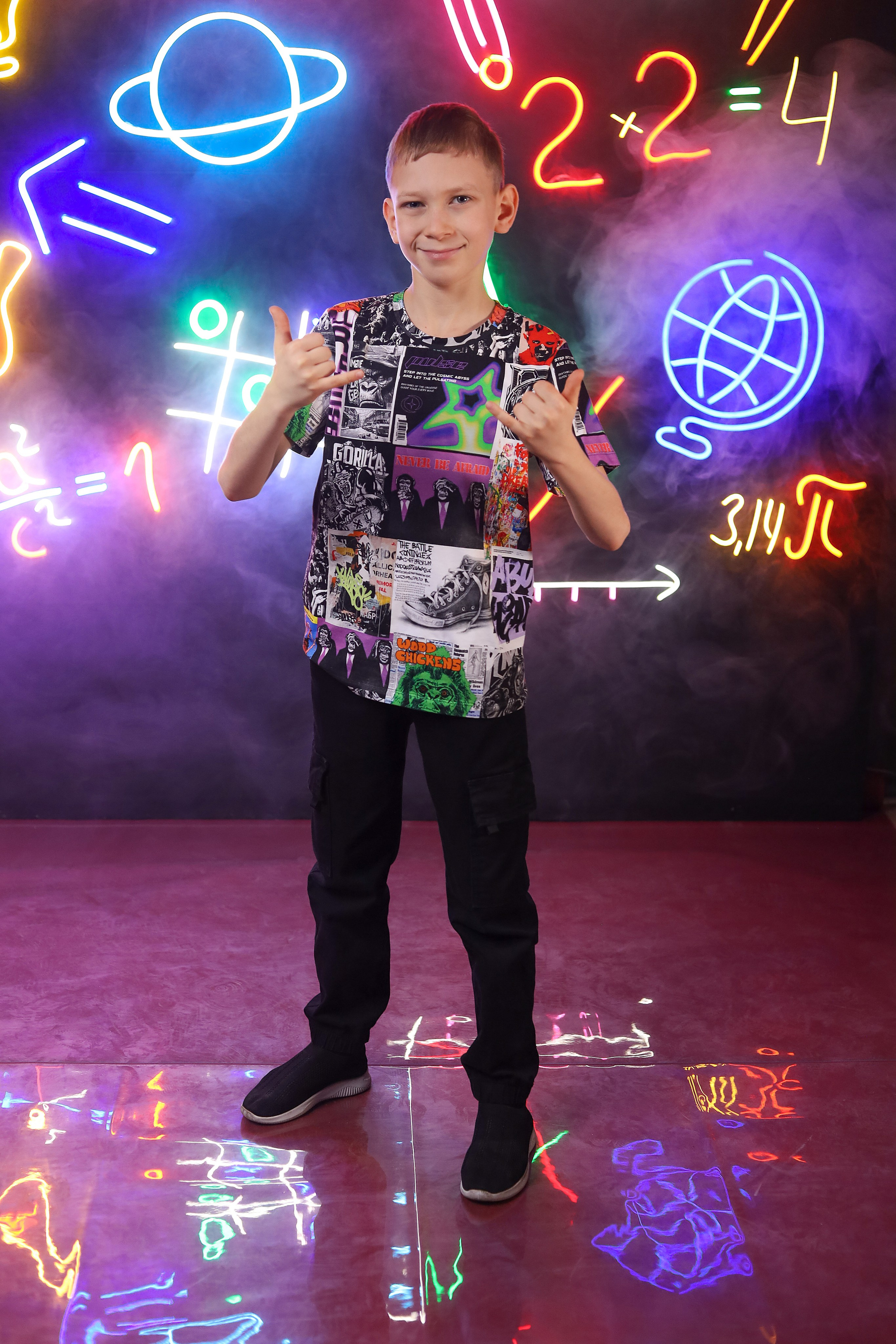 Выпускной альбом "Неон". Выпускные альбомы в Тюмени для школ, садов, вузов спортивных секций