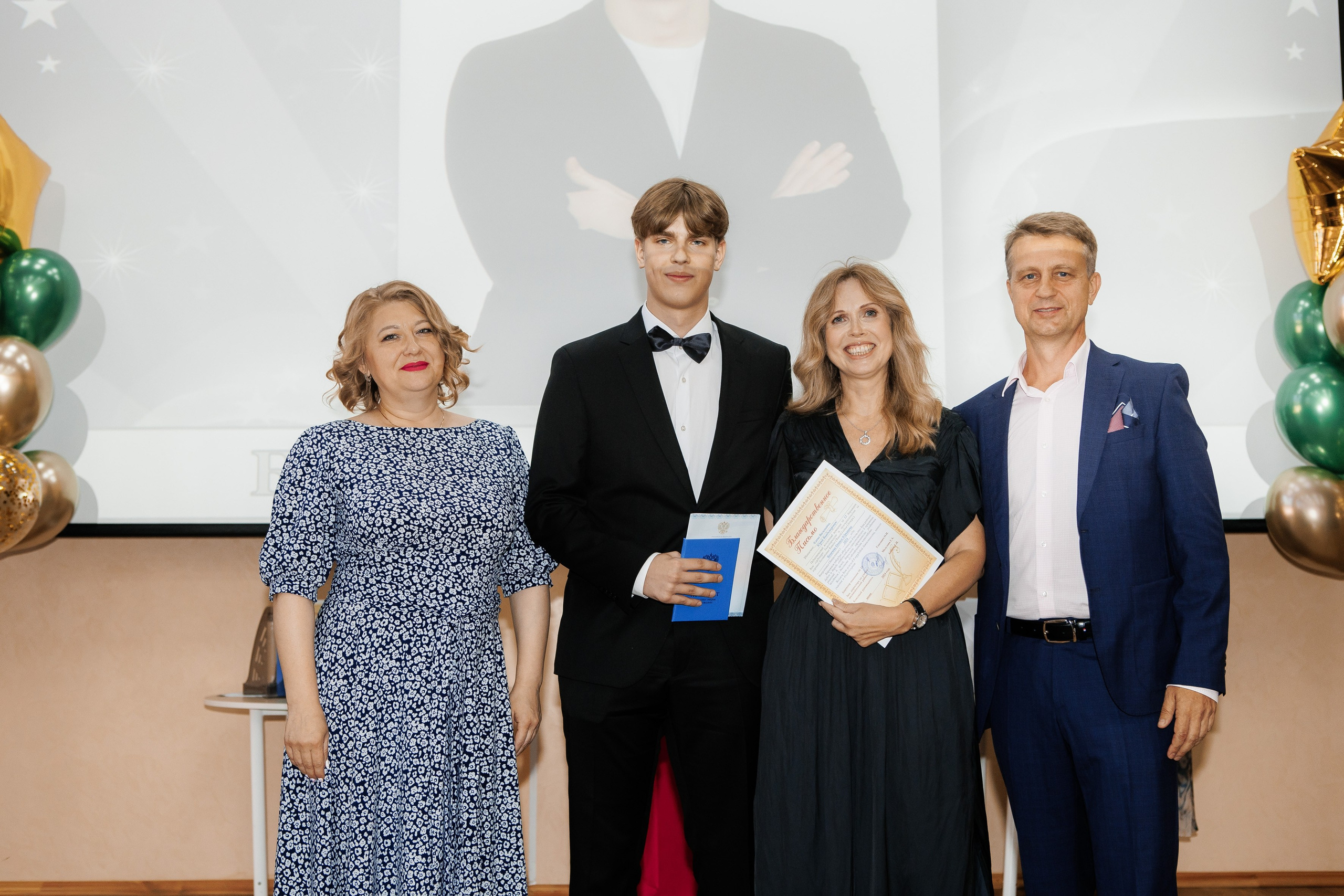 Выпускной Гимназия 12 2024 г. Свадебный и портретный Фотограф в Липецке Дмитрий Котюков