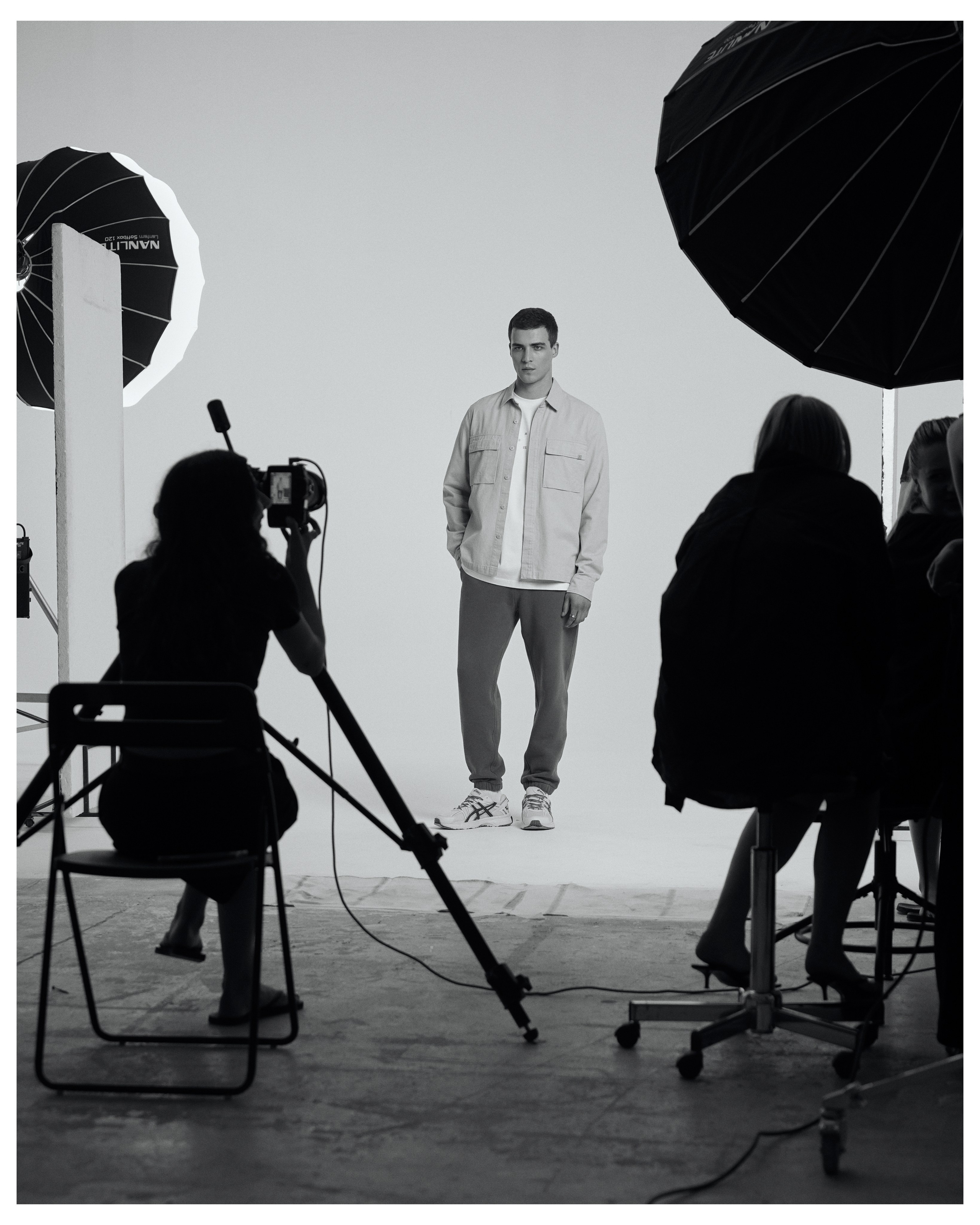 PAVILION 25. ANNA — PHOTOGRAPHER