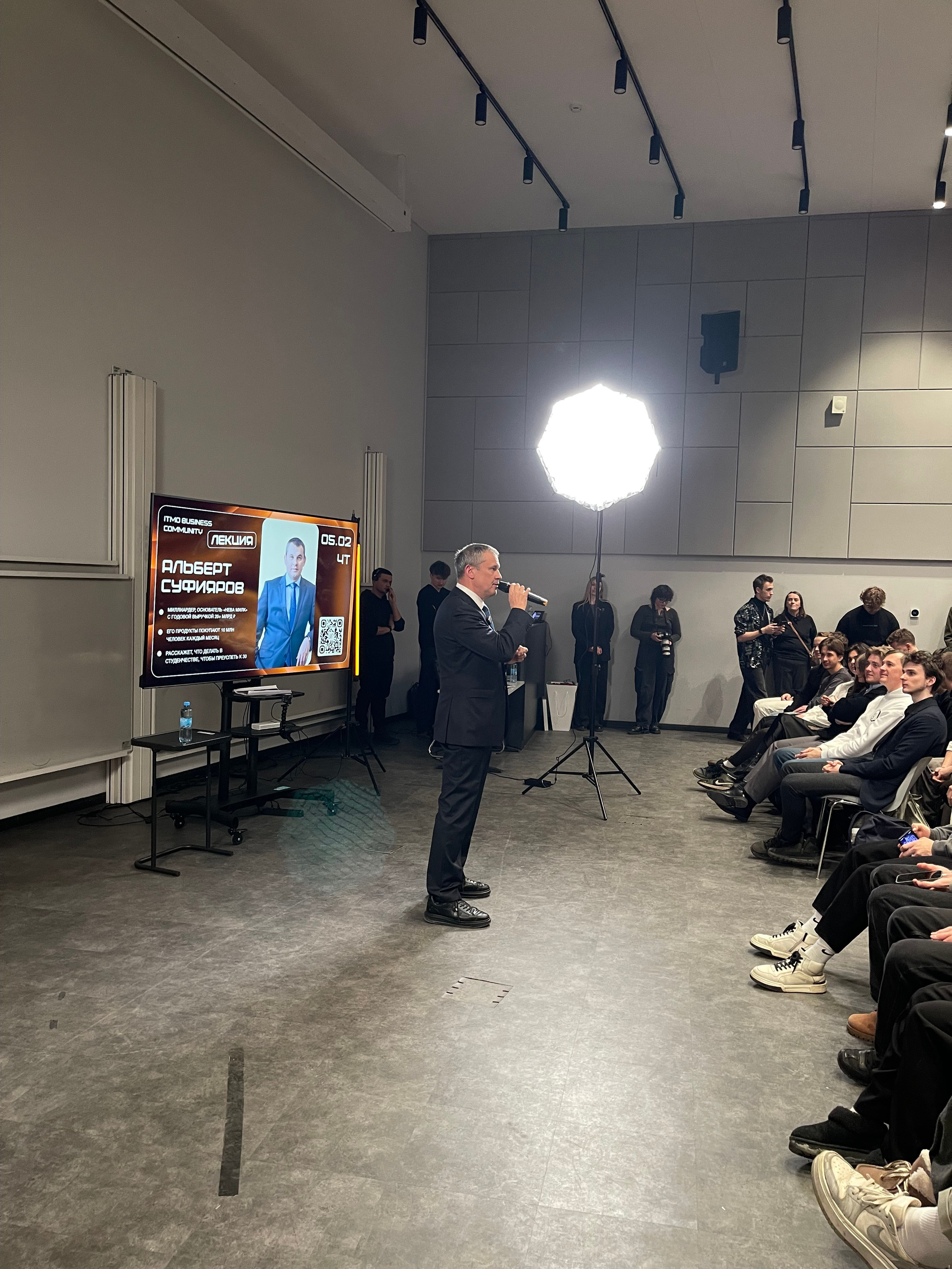 Альберт Суфияров в ITMO Business Community — встреча с предпринимателем. Репортажный фотограф в Москве Сергей Мирошников