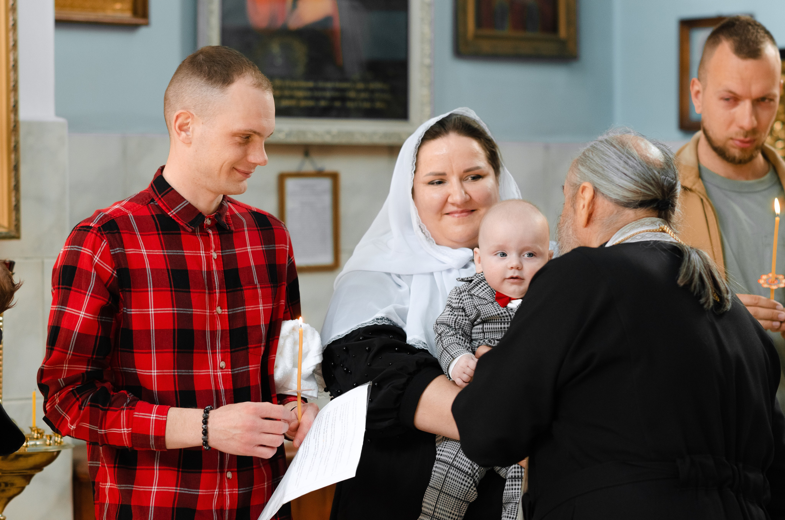 Крещение Ильи в хр.Петра и Павла в Сенице. Семейный фотограф на выписку из роддома и крещение Минск Настя Гришук