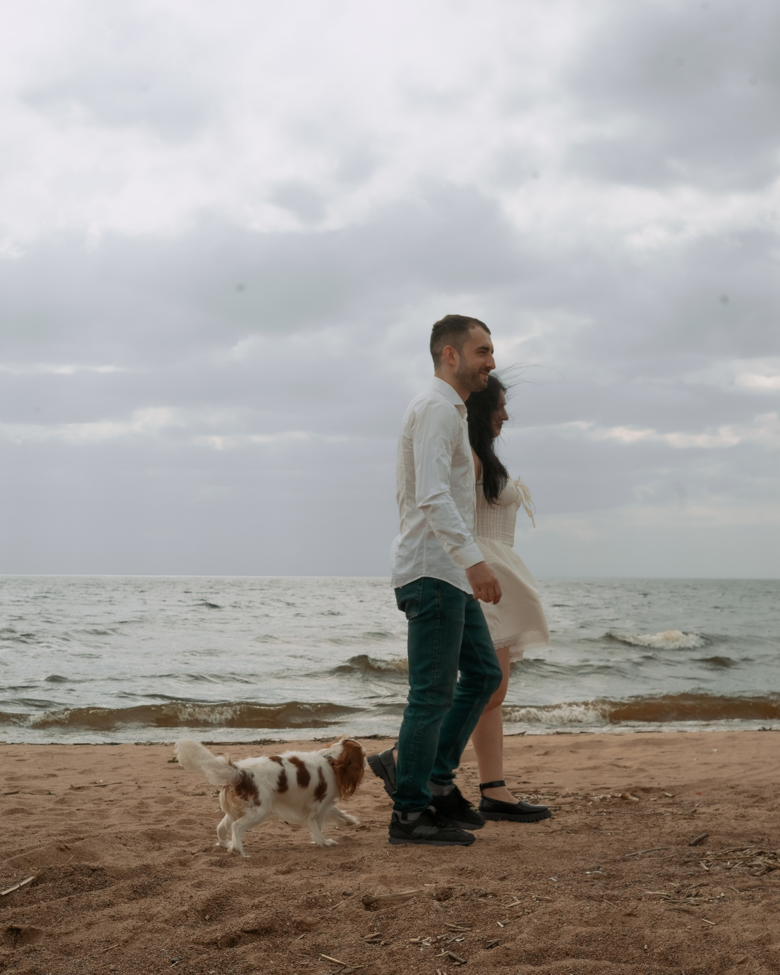 Свадебная прогулка с собакой. Свадебный фотограф в Санкт-Петербурге Миша Репина