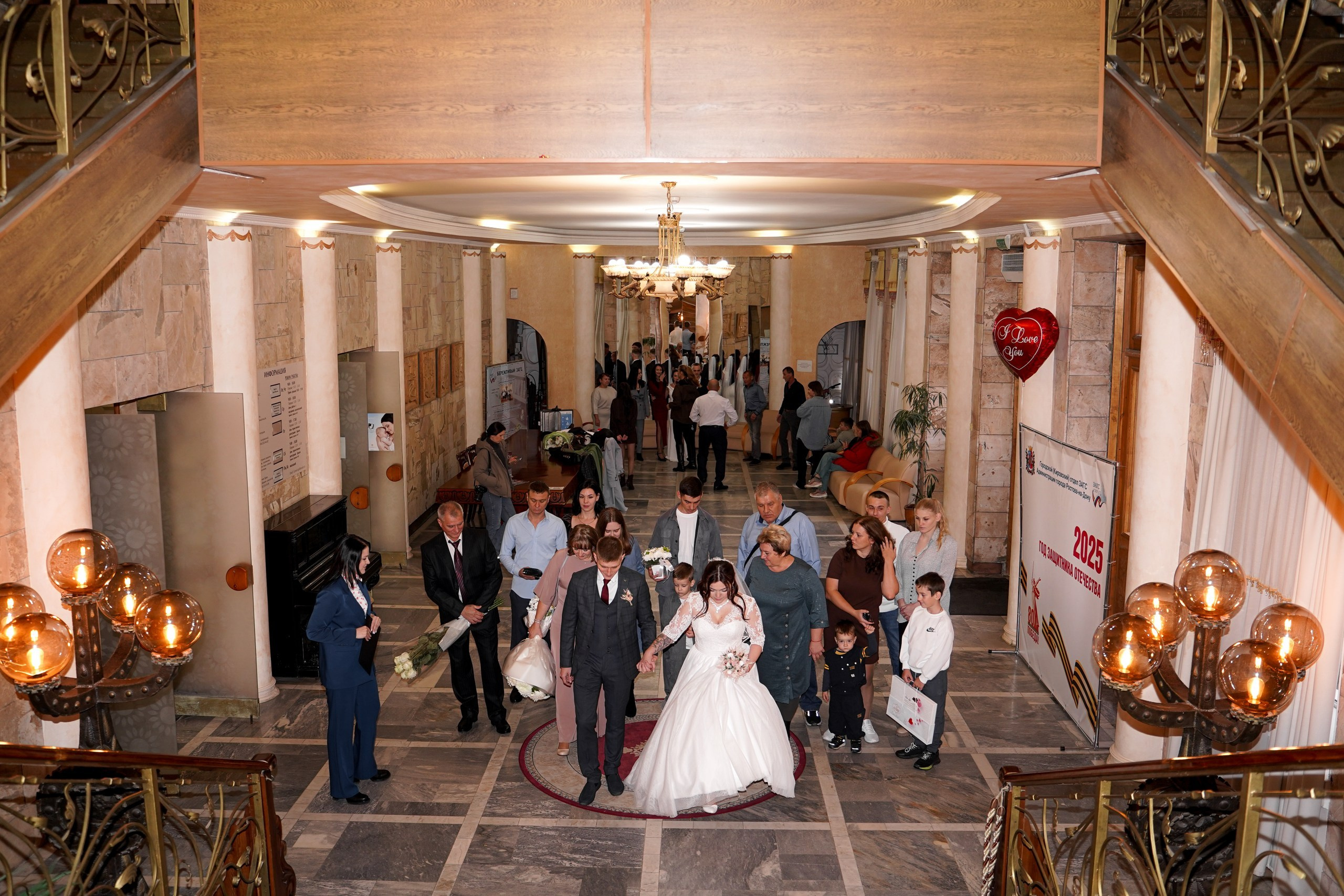 Свадебная фотосессия в Кировском ЗАГСе в Ростове-на-Дону. Фотограф Алёна Чёботова. Свадебный фотограф в Ростове-на-Дону. Таинство Крещения и Венчания, семейные фотосессии. Алёна Чёботова