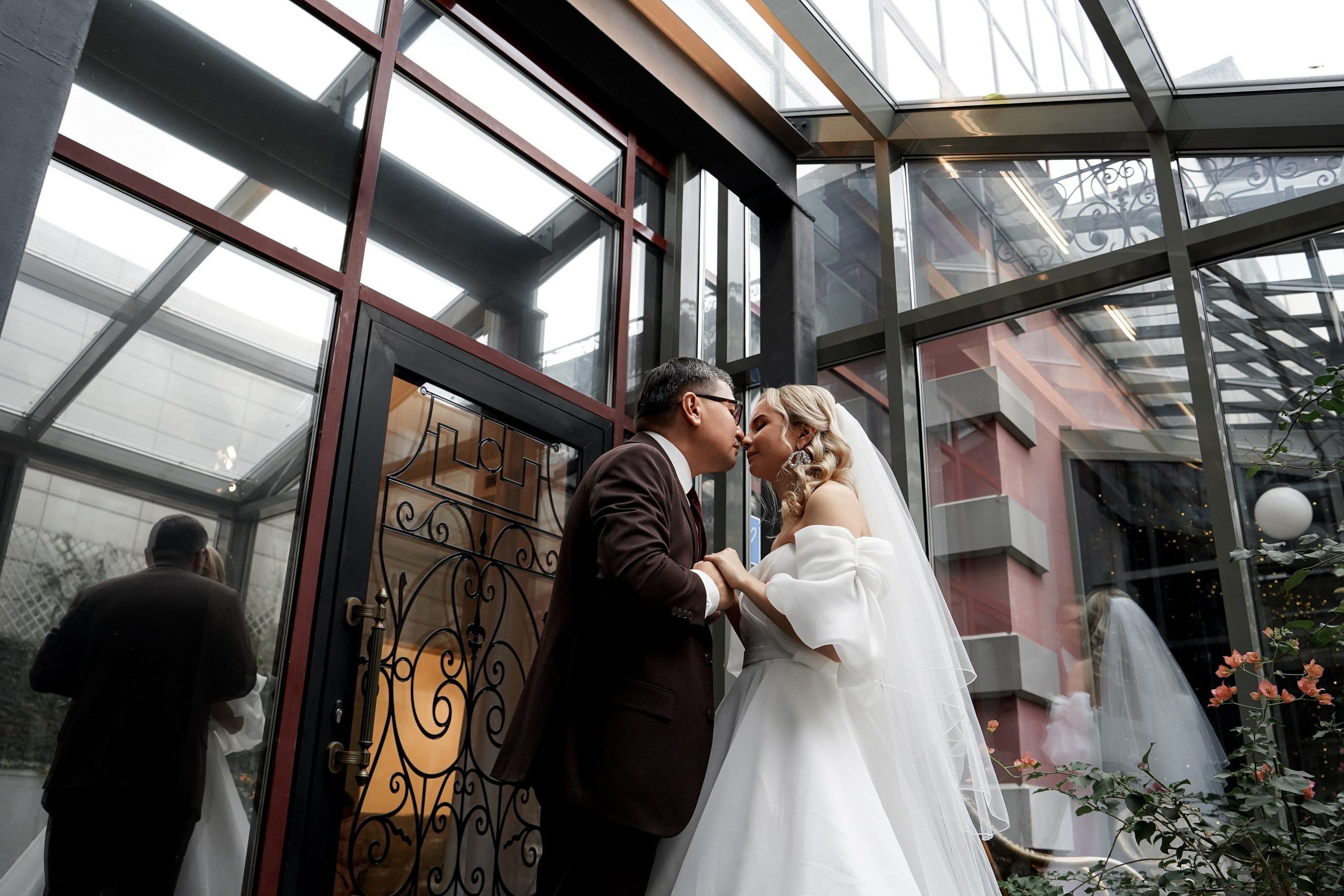 Свадебная фотосессия «4 часа». Отель Резиденция в Ростове-на-Дону. Кадры молодоженов на природе. Фотосессия банкета 1 час. Свадебный фотограф в Ростове-на-Дону. Таинство Крещения и Венчания, семейные фотосессии. Алёна Чёботова