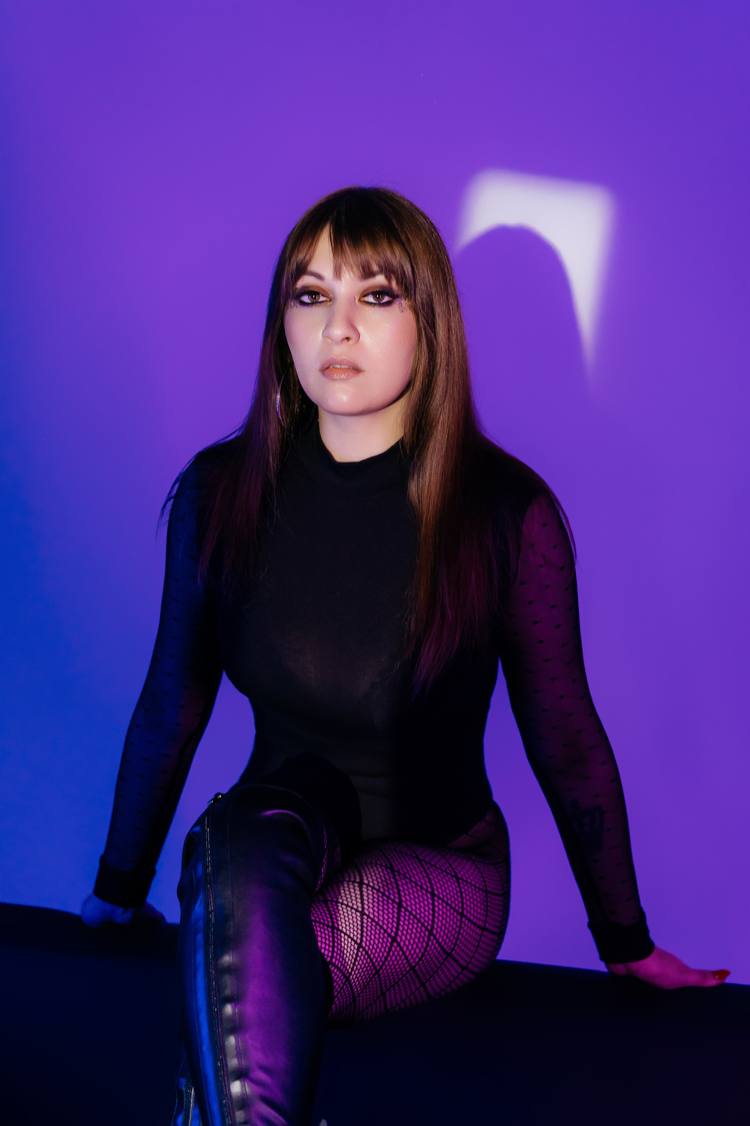 Фотосессия в неоновом свете в фотостудии. Фотограф и видеограф Смоленск | Студия Цезарь