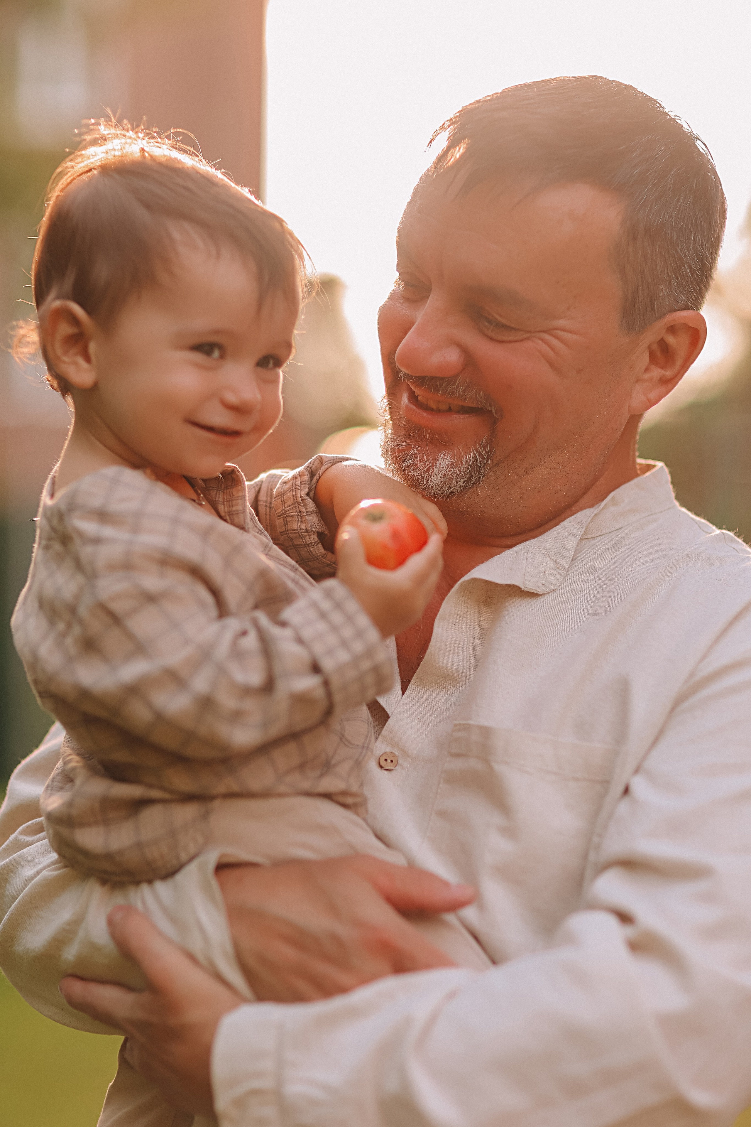 Стирка у дома. Семейный фотограф Тюмень, фотограф на роды Салмина Мария