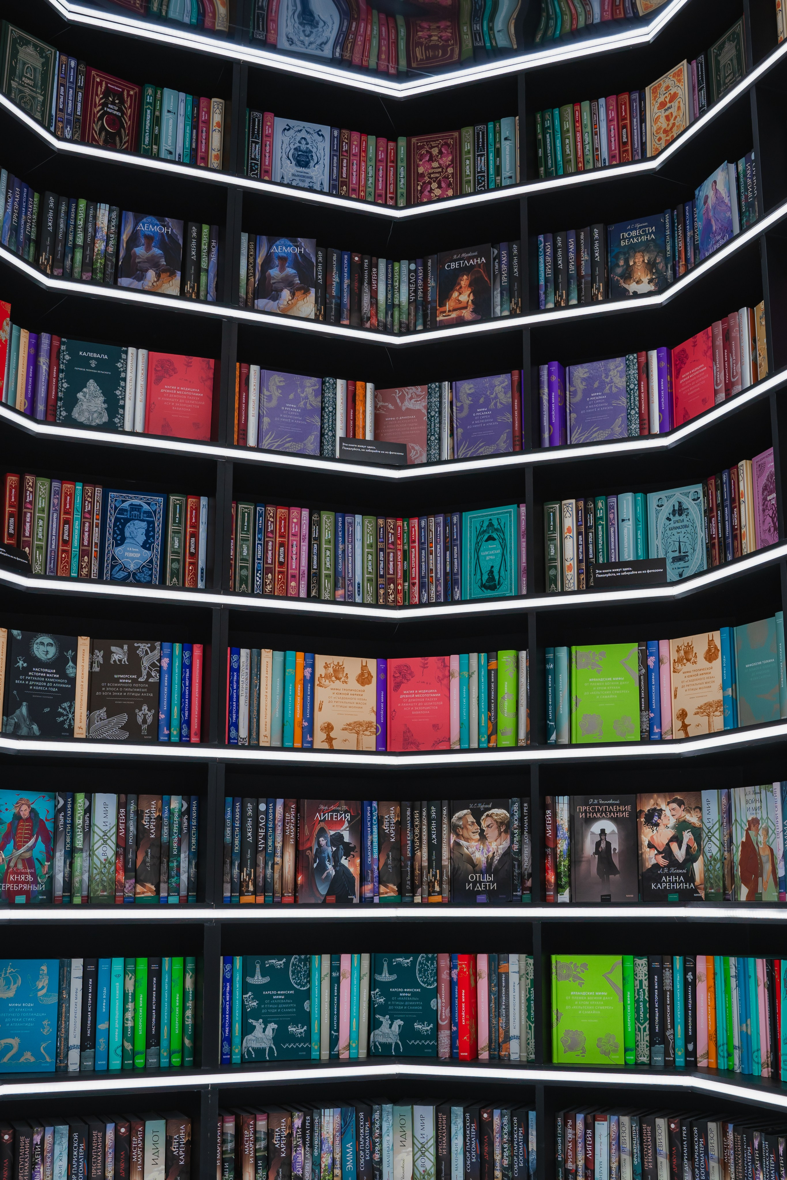 МИФ Non/fictio№ 2025 стенды. Репортажный фотограф Анастасия Рубцова