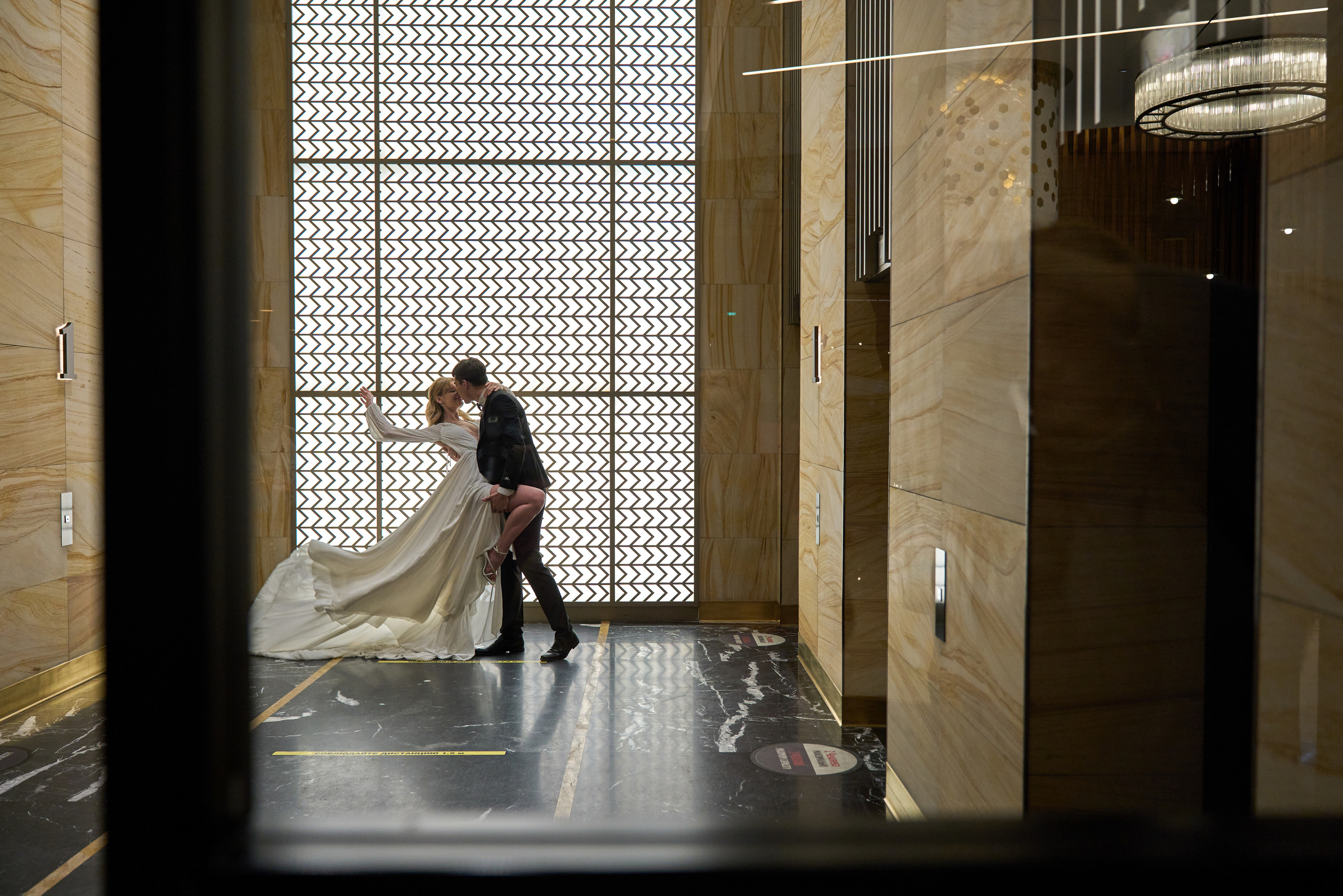 Сборы в отеле Варвары и Владислава. (1) Свадебный фотограф в Москве Роман Август