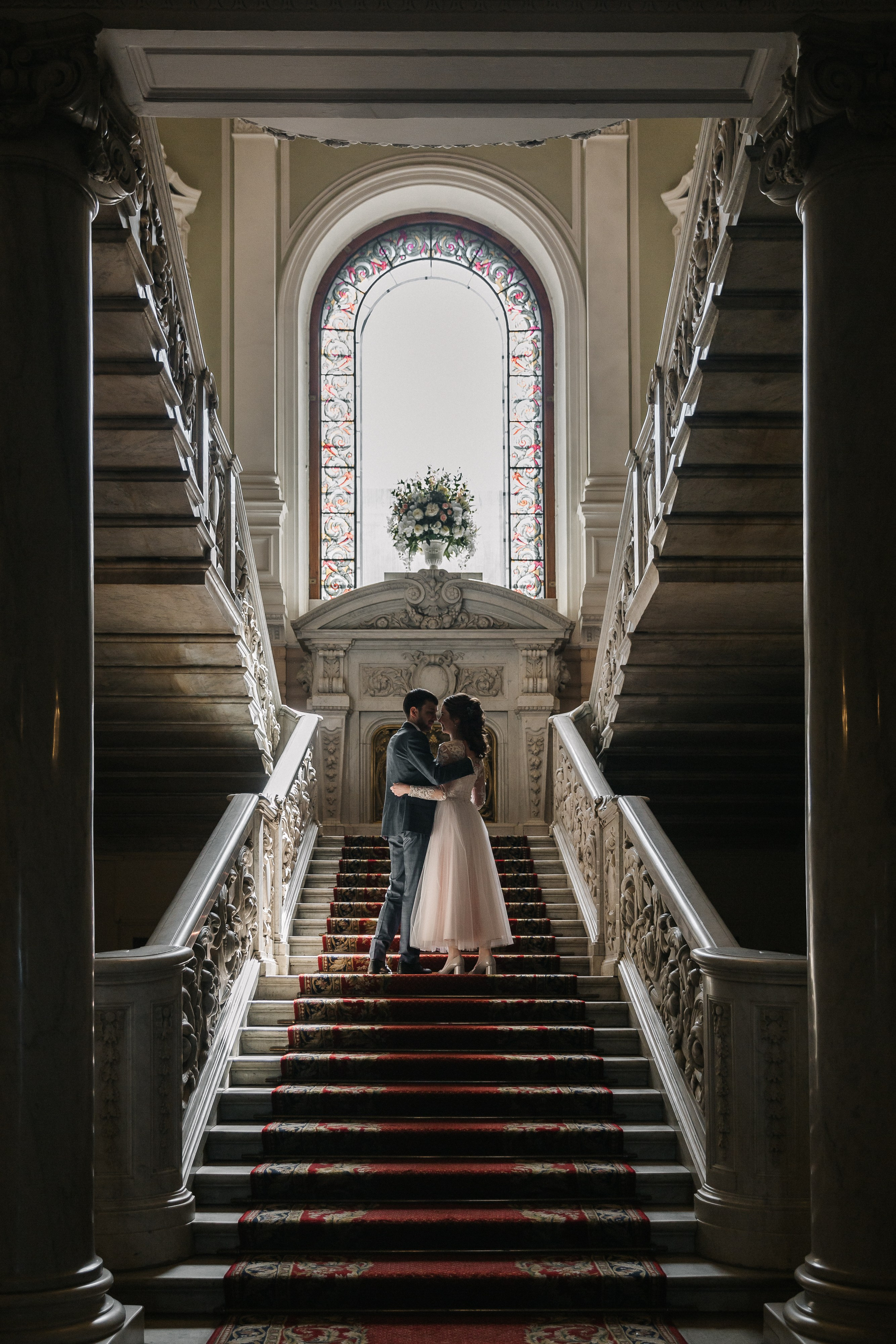 МАЙ | Дворец № 1, Атланты, Эрмитажный дворик. Свадебный фотограф в Санкт-Петербурге Полина Корзухина