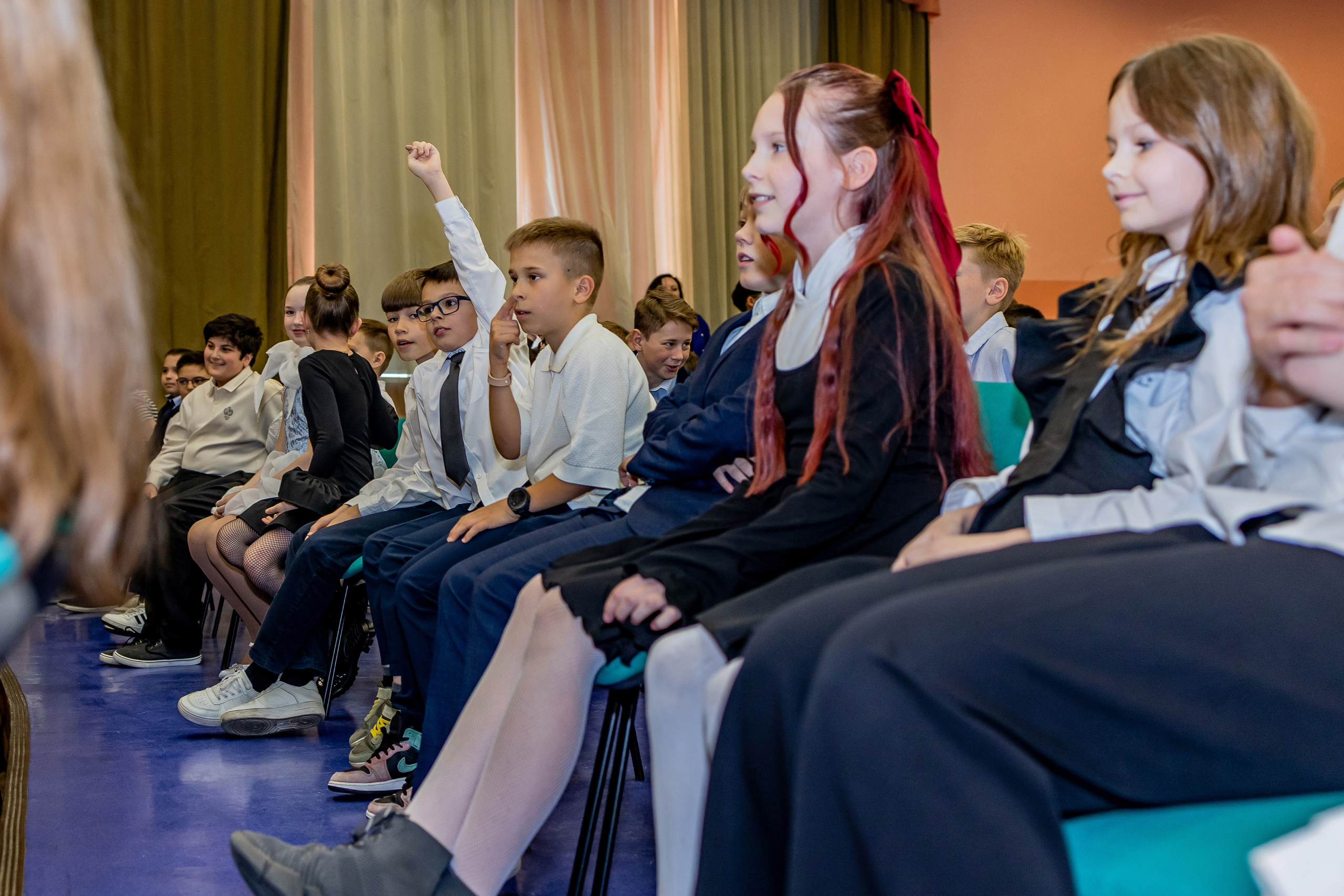 Выпускной праздник в начальной школе. Фотограф и видеограф Москва. Свадебный фотограф, видеограф. Выпускные альбомы. Оживающие альбомы