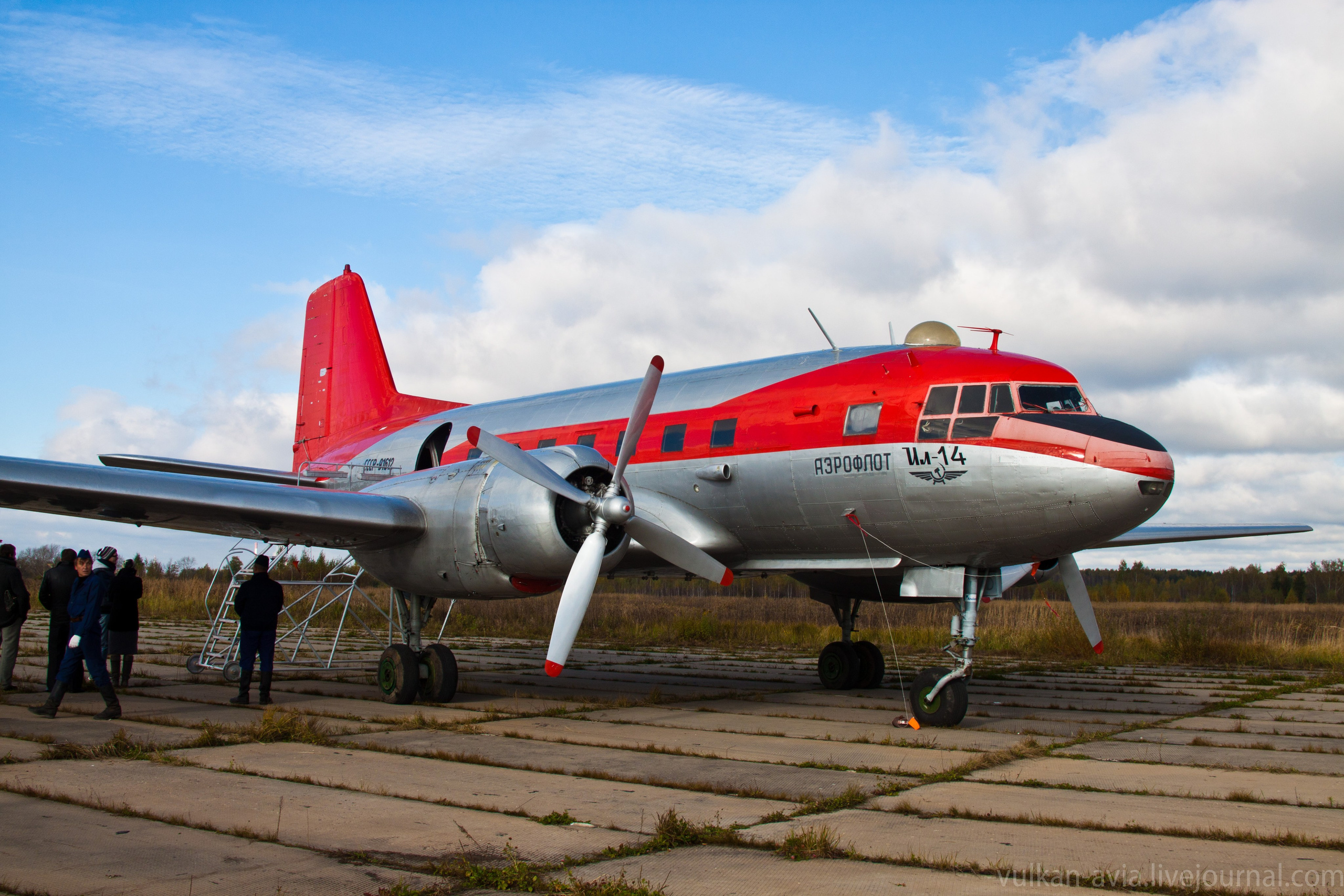 Ил-14Т «Пингвин» в сериале «Палач» режиссёр Вячеслав Никифоров (2014г). Авиационная техника для кино, рекламы и фотосессий