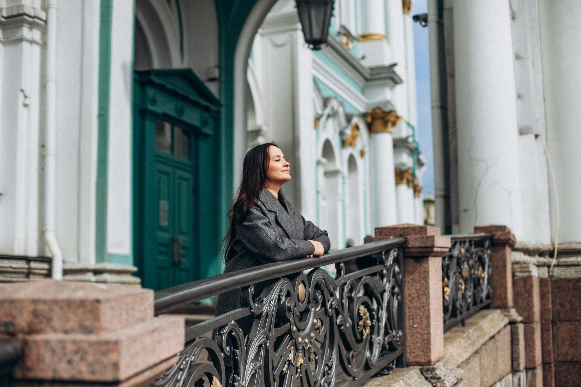 Ксения в апреле. Фотопрогулка в Петербурге. Индивидуальный и семейный фотограф в Санкт-Петербурге