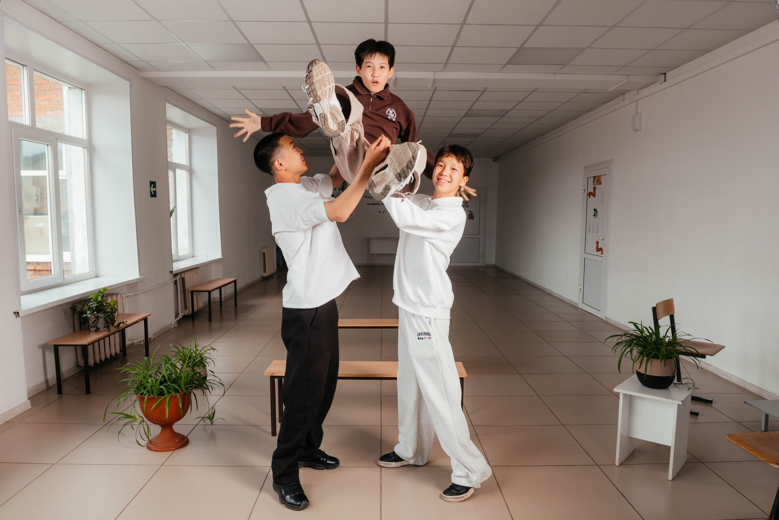 Выпускной фотоальбом для средней школы. Фотограф Эллина Дар г. Улан-Удэ