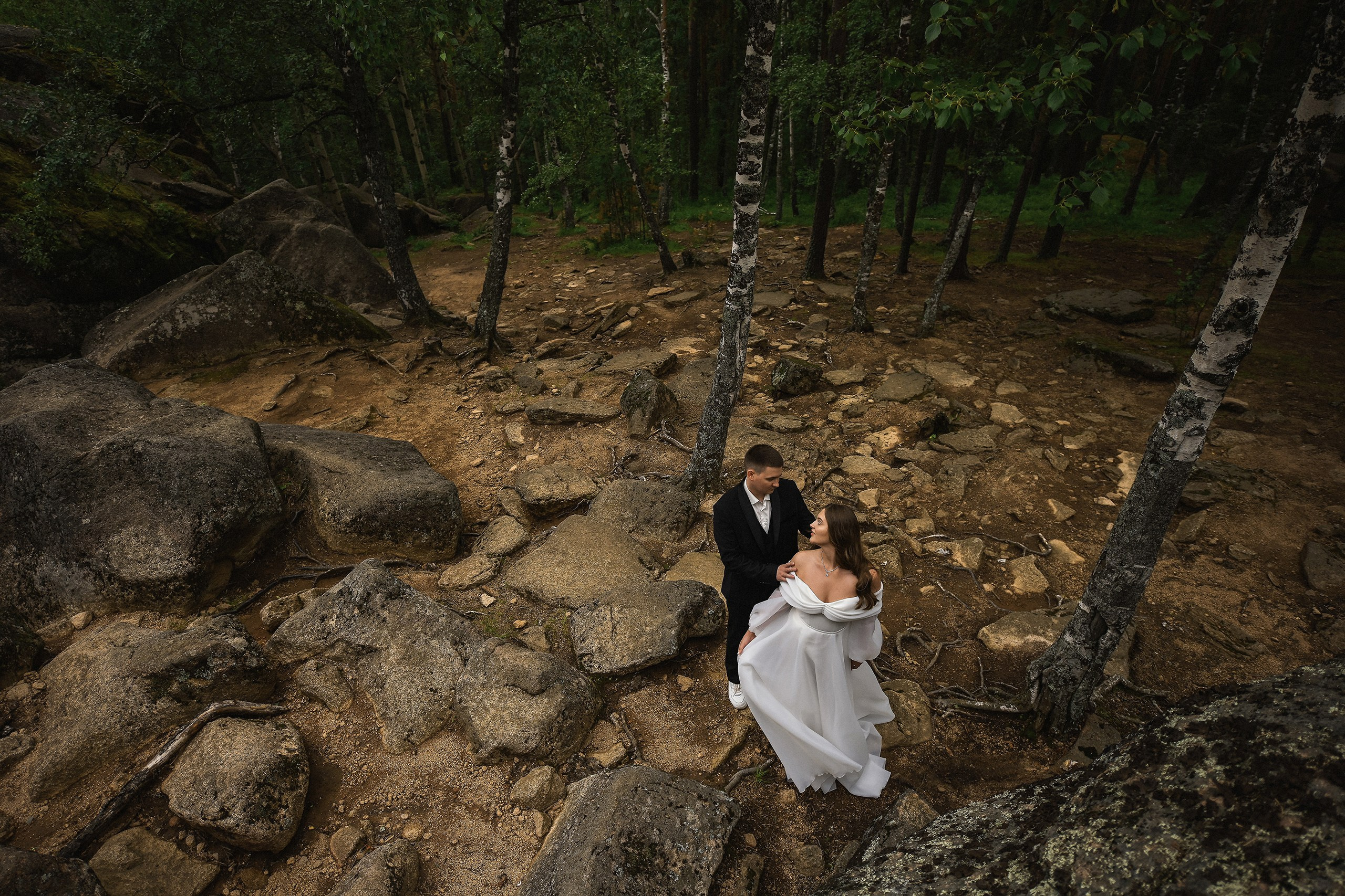Свадебная фотосессия на Столбах в Красноярске | Экстрим и романтика в одном кадре. 📸 Свадебный и семейный фотограф в Красноярске Тихомиров Евгений | 17 лет опыта | 800+ свадеб