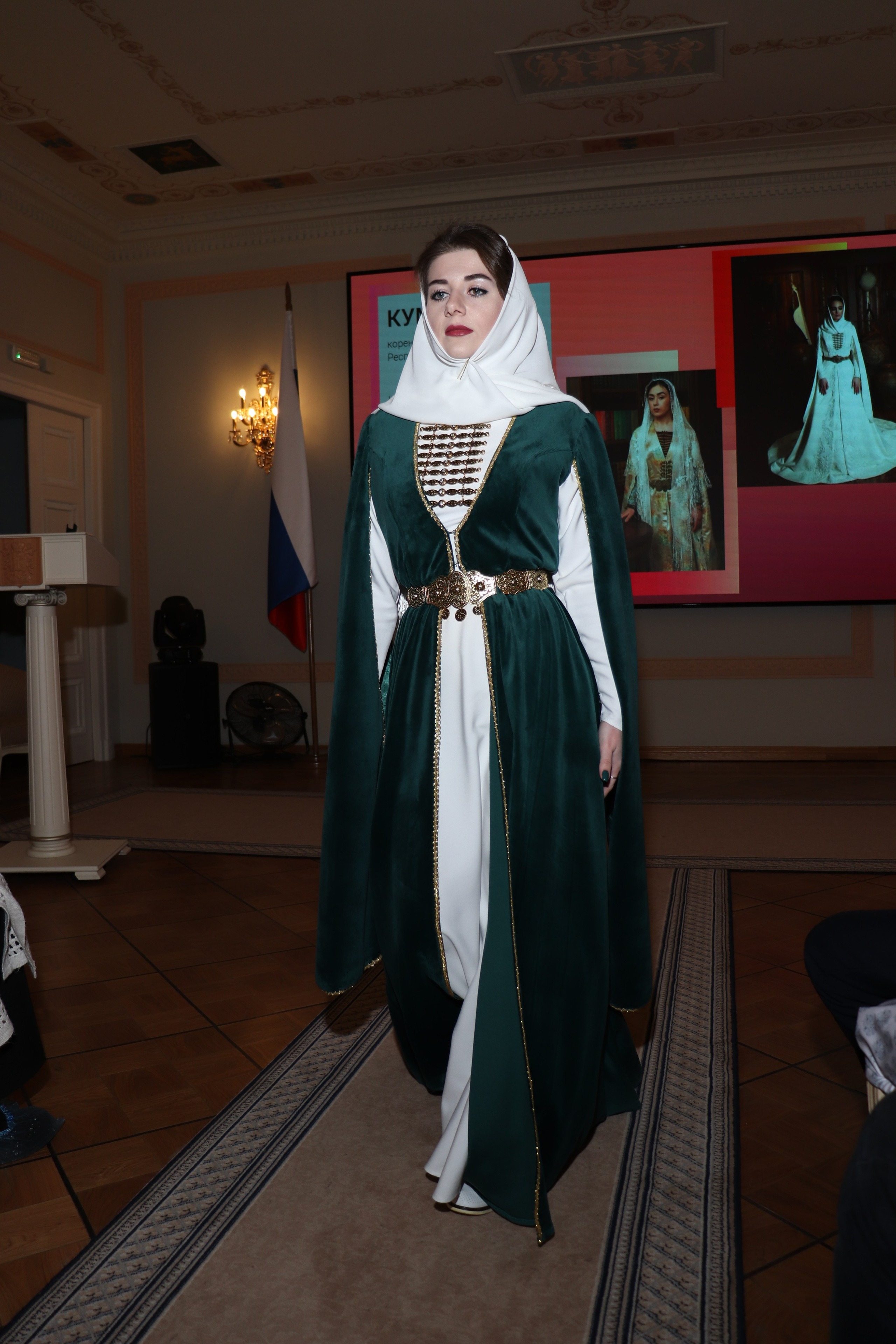 Показ-дефиле «КУЛЬТУРНЫЙ КОД В ОБРАЗЕ» от РОО «Сибирское землячество в Санкт-Петербурге» (6 марта 2025). Ивентный фотограф в Санкт-Петербурге Олег Комков