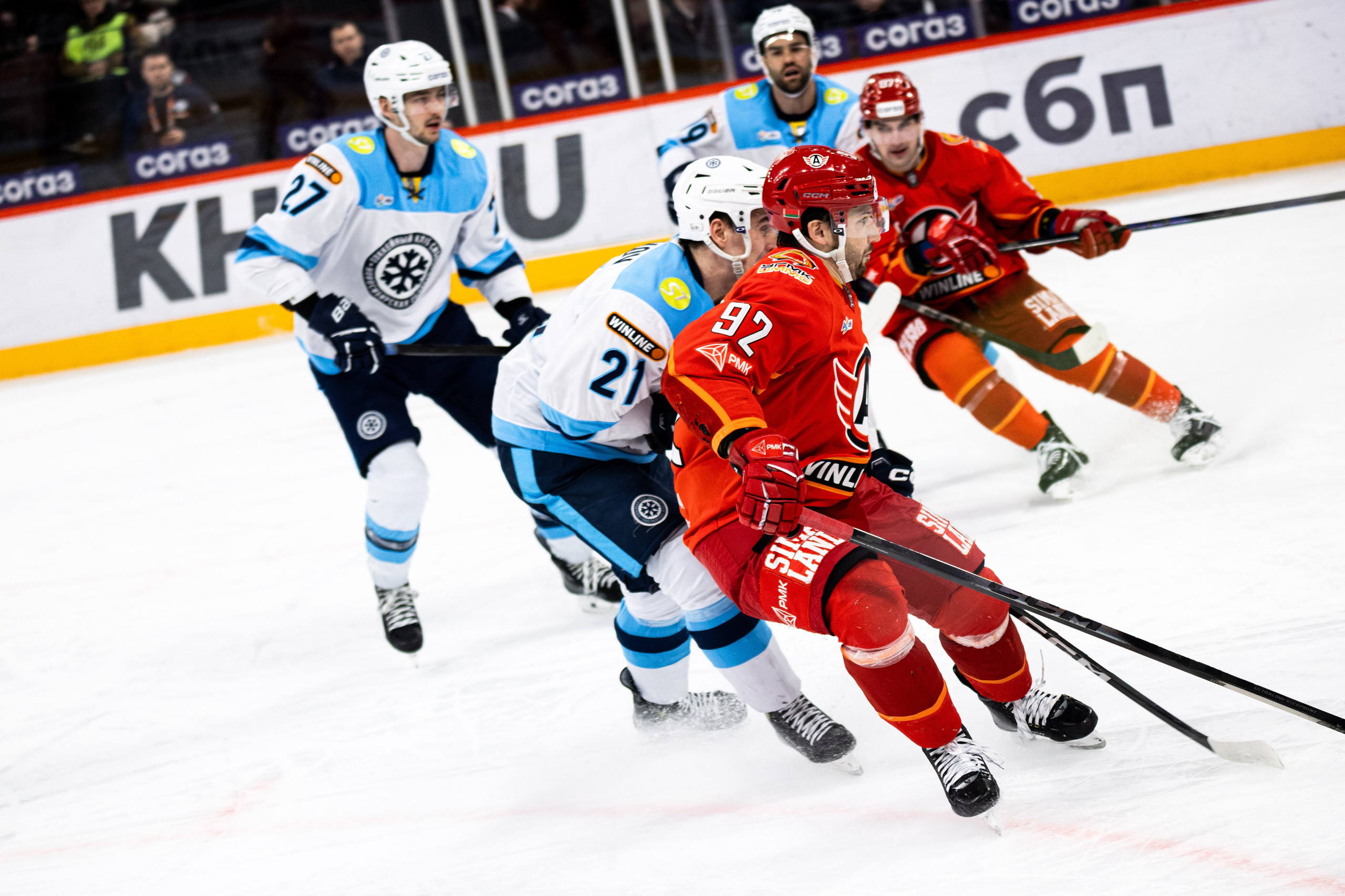 Хоккейный матч Автомобилист — Сибирь. Фотограф Родион Нарудинов