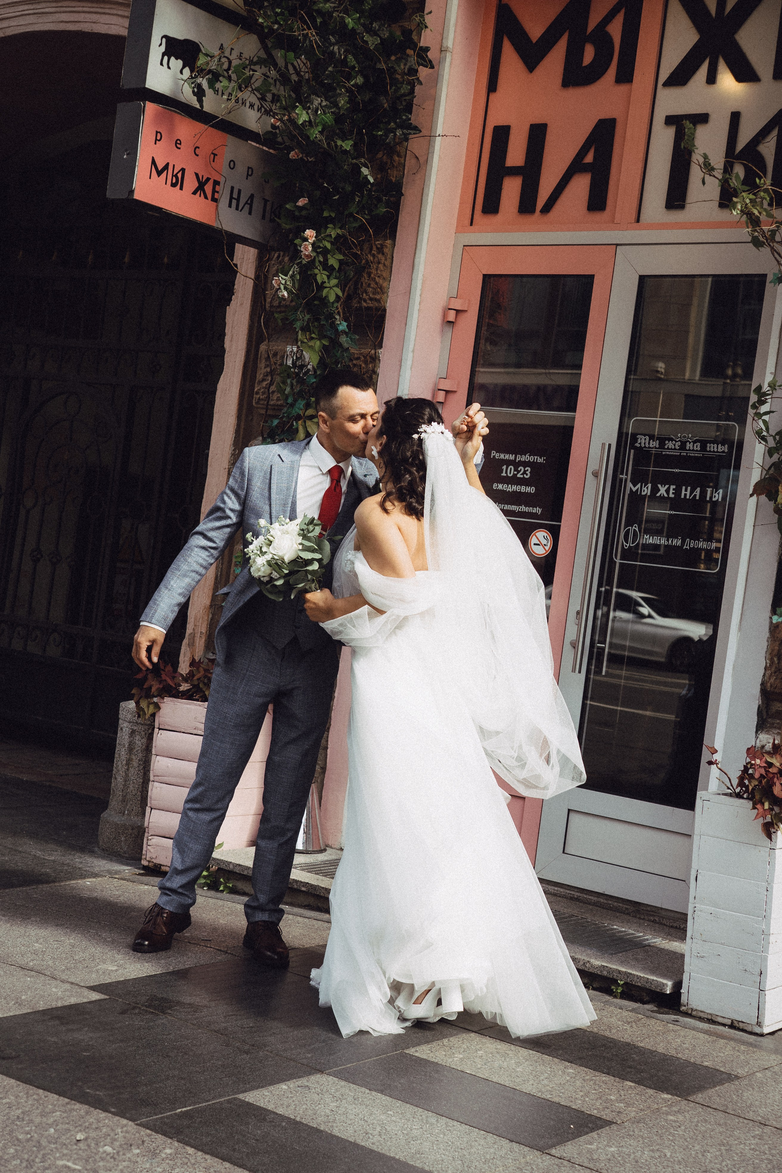СВАДЕБНАЯ ПРОГУЛКА РЕСТОРАН МЫ ЖЕ НА ТЫ И ФОТОСЕССИИЯ С АВТОМОБИЛЕМ. Профессиональный фотограф, Санкт-Петербург — Виктория Богомолова