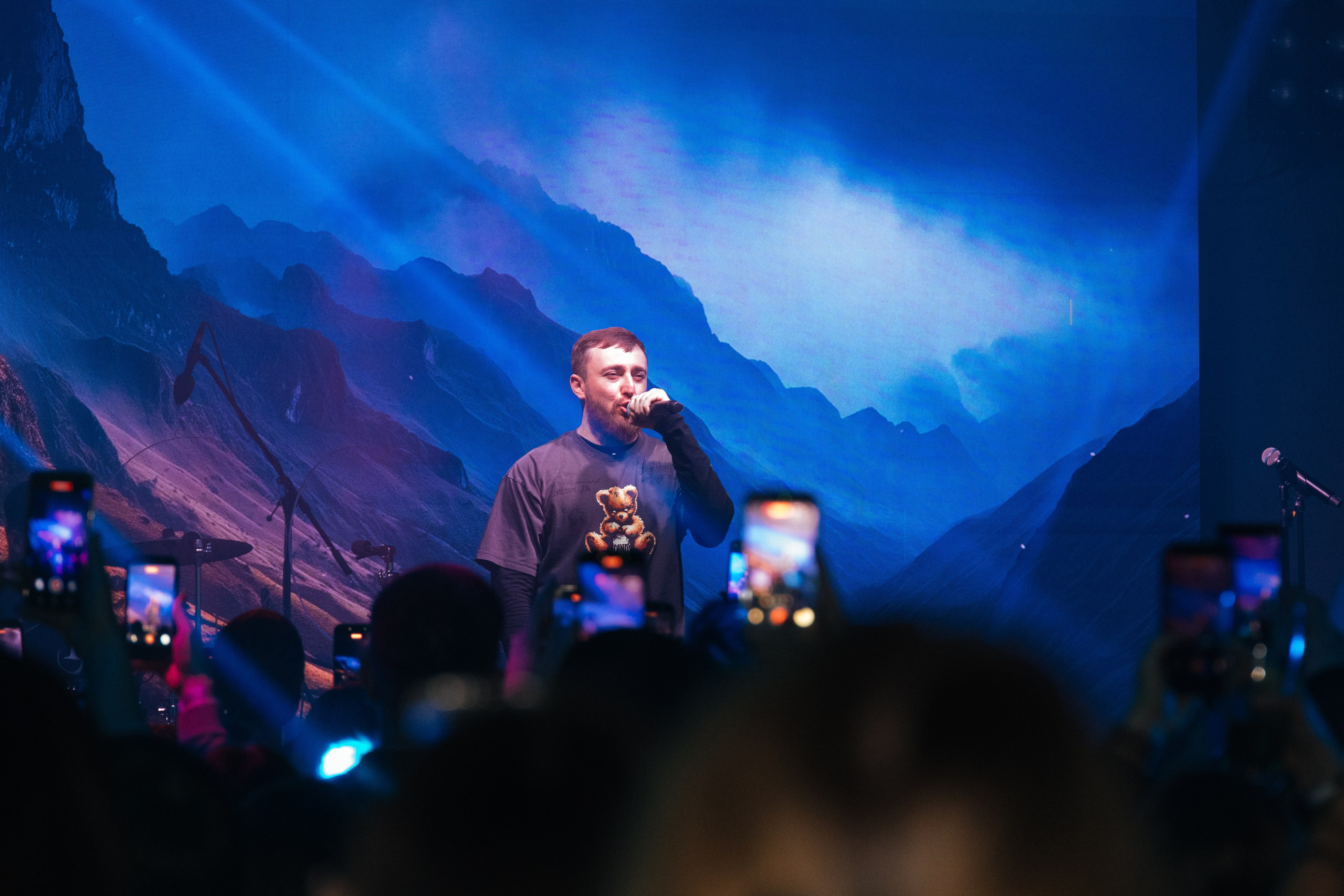 Султан Лагучев в Красноярске 05.03.2026. Фотограф Красноярск съемки лавстори, фотосессия в студии, портретная съемка, творческие фотосессии