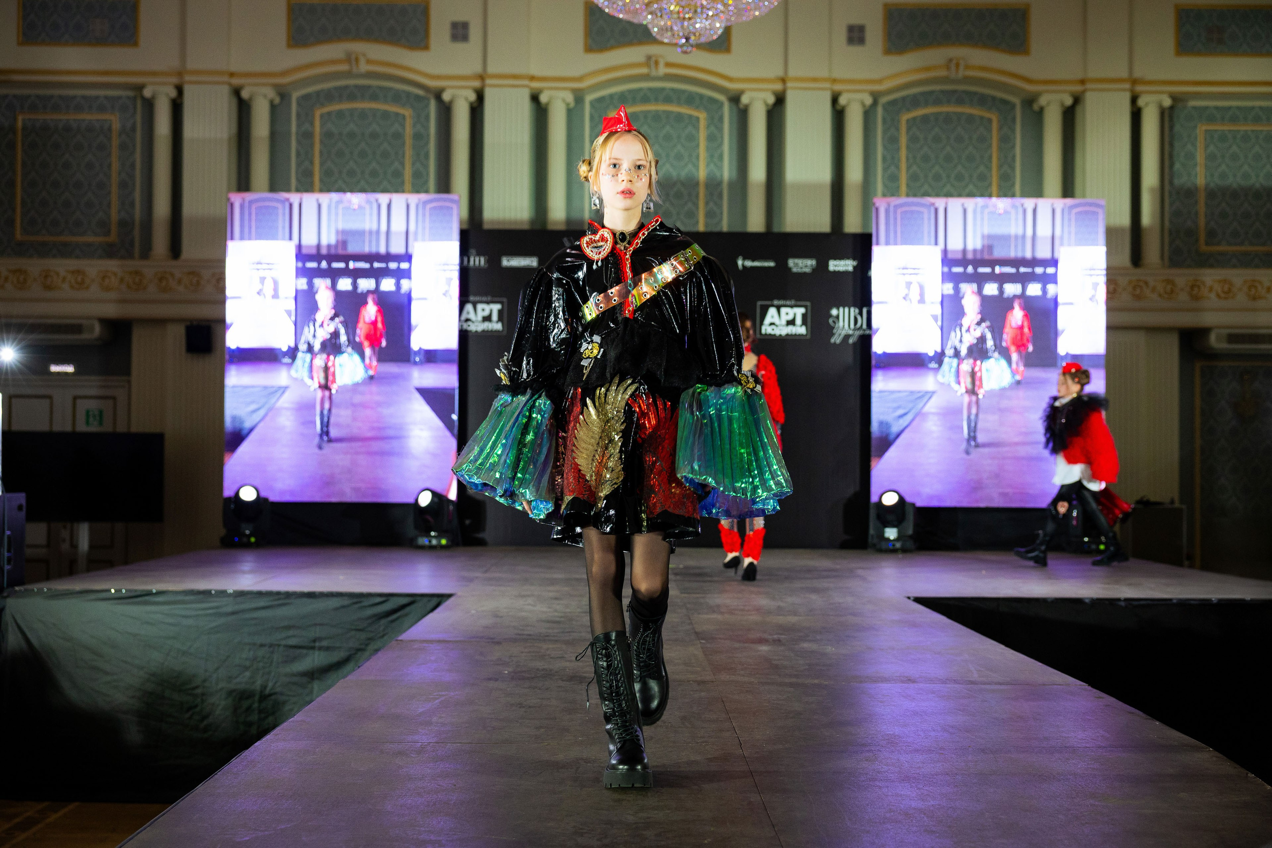 Арт-подиум «Цвета Удмуртии». Показ мод [25/10/24]. Фотограф Виноградов Константин