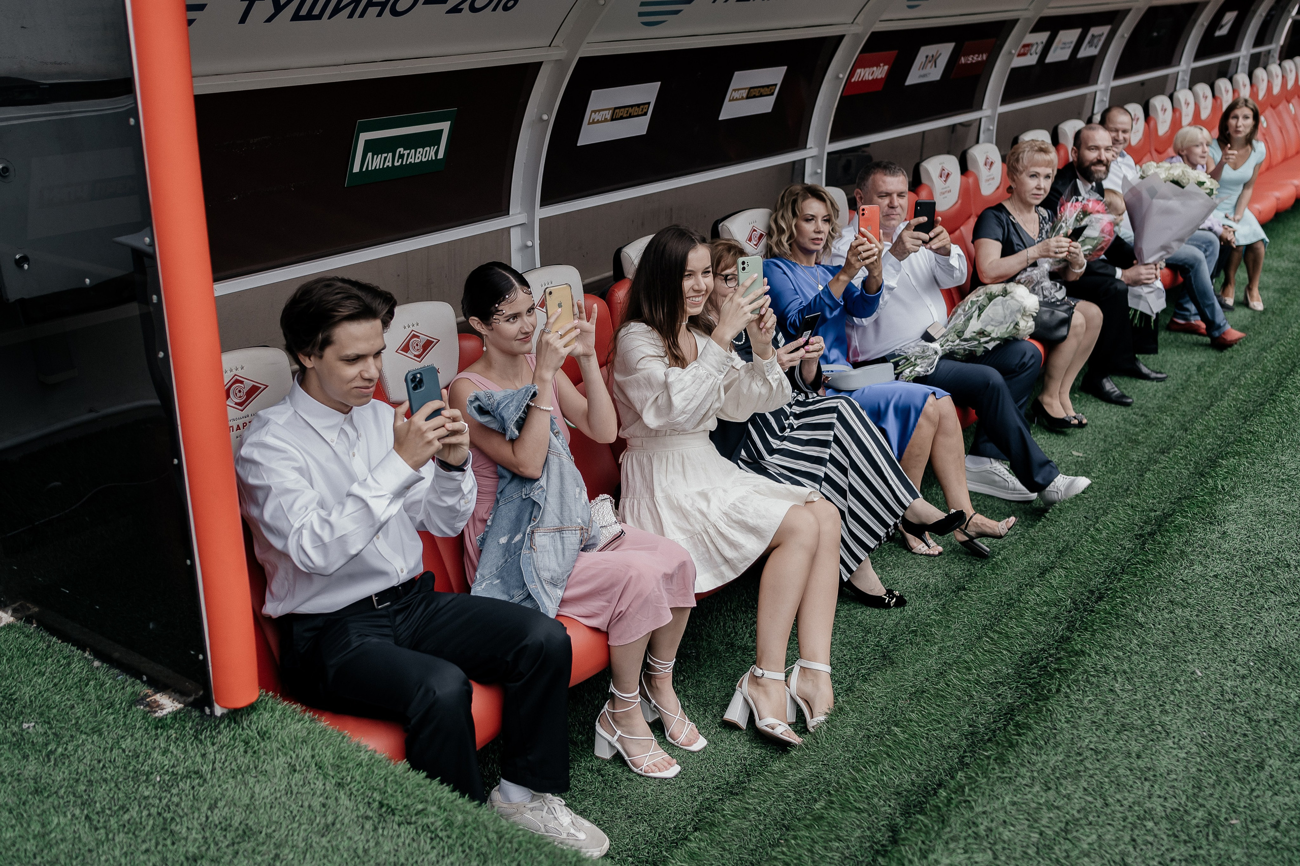Гости на свадьбе на стадионе Спартак