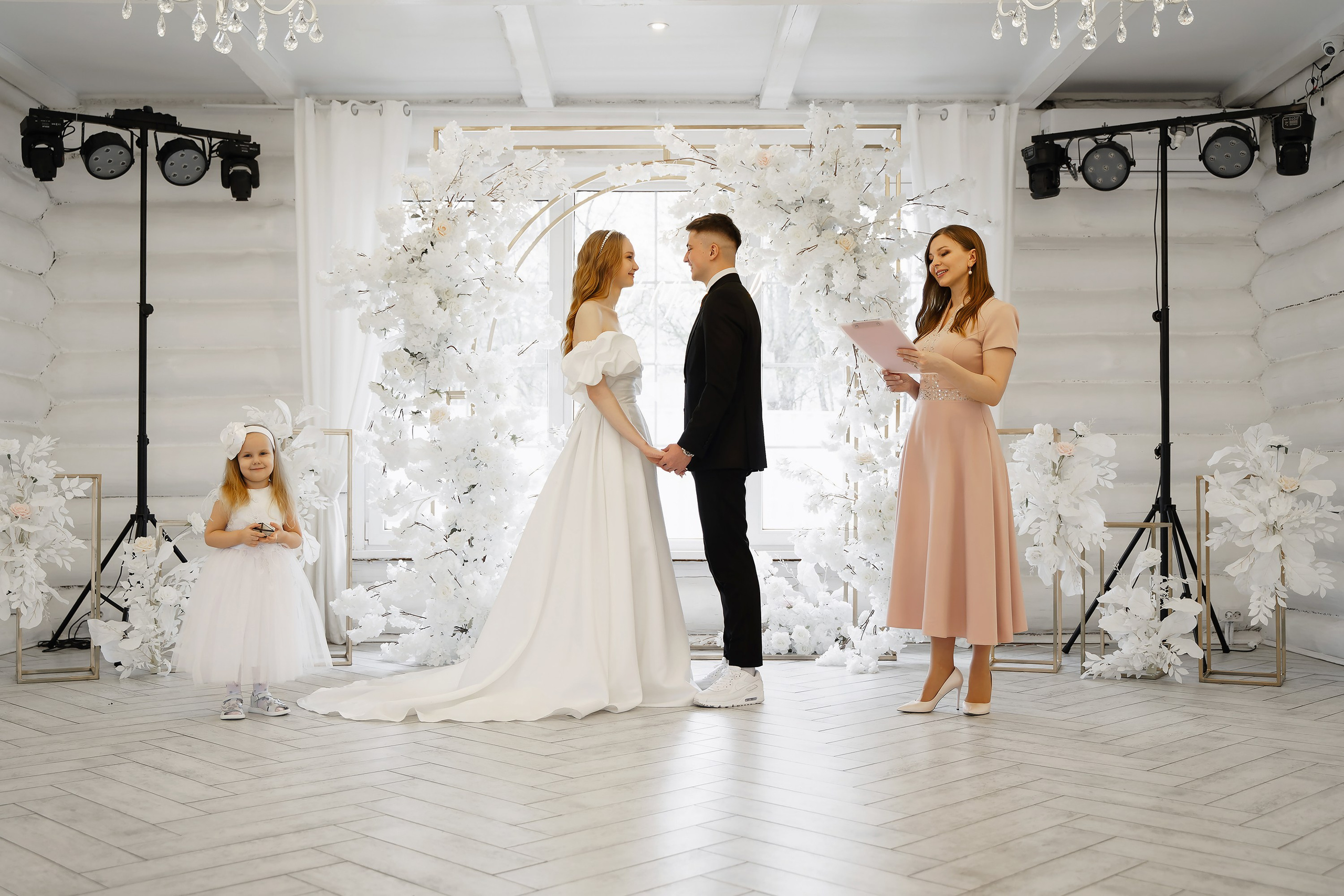 Свадебная прогулка. Семейный и свадебный фотограф Минск Юрий Прилепов. Выпускные альбомы!