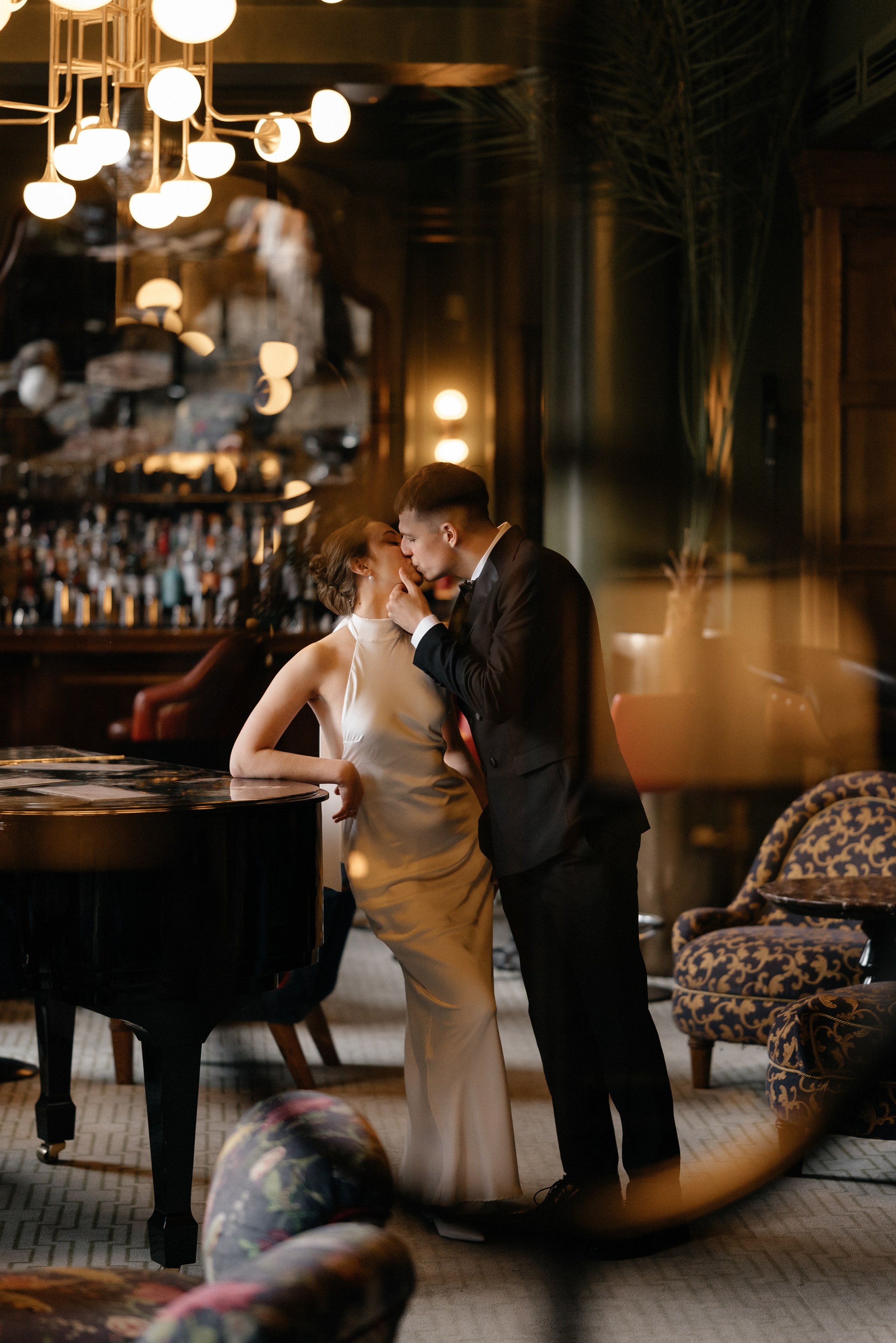 Wedding day in Martinique Bar. Wedding PHOTOGRAPHER Andrew Vnukov