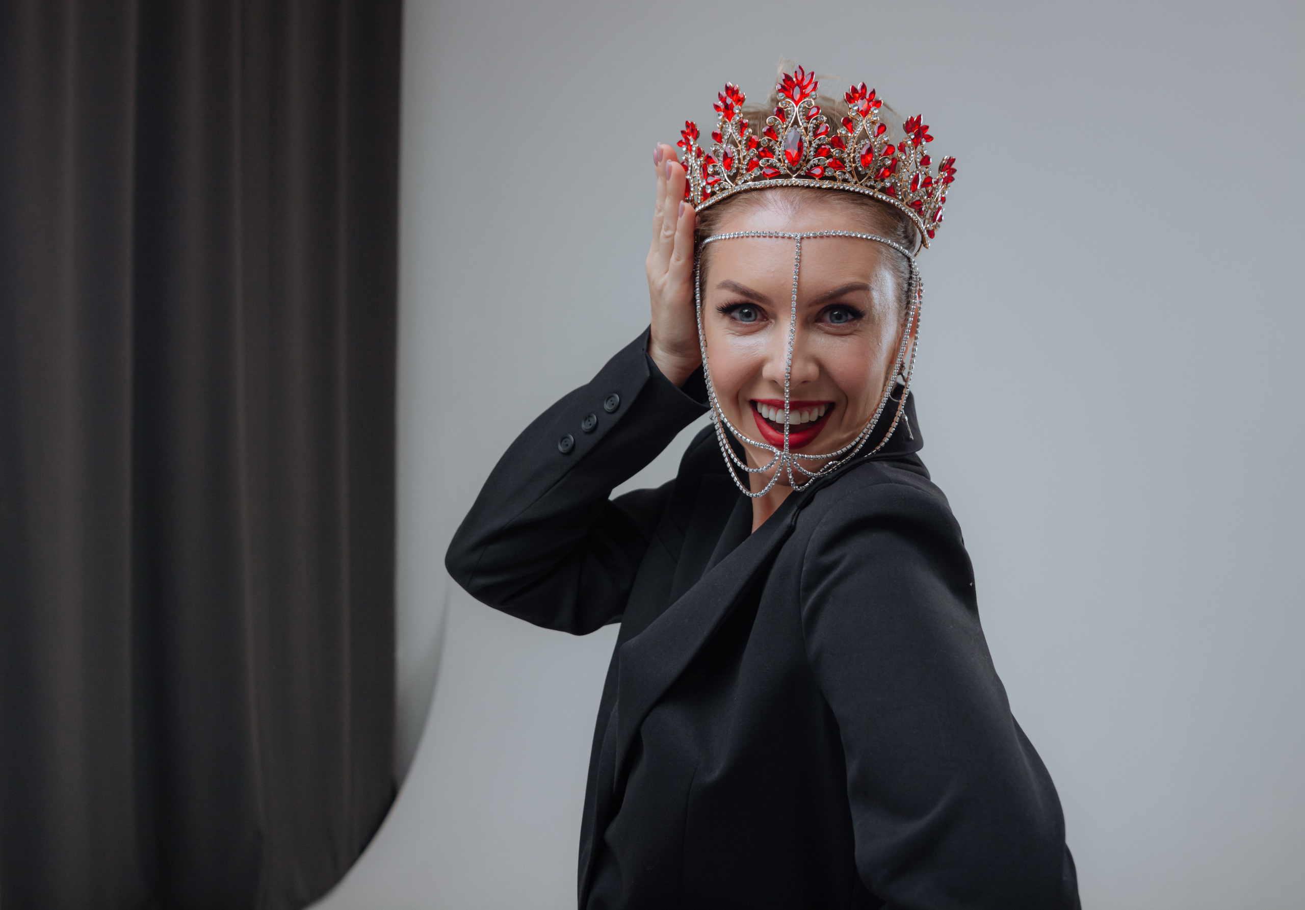 Фотосессия Superwoman Натальи и Светланы для афишы. Портретный фотограф в Санкт-Петербурге Дмитриева Наталия