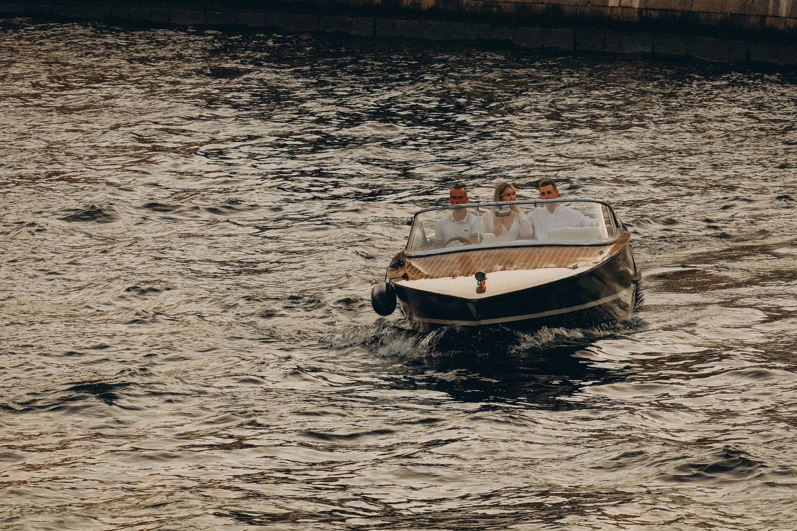 СВАДЕНБНАЯ СЬЕМКА НА КАТЕРЕ ПО КАНАЛАМ САНКТ-ПЕТЕРБУРГА И В АКВАТОРИИ НЕВЫ. Профессиональный фотограф, Санкт-Петербург — Виктория Богомолова