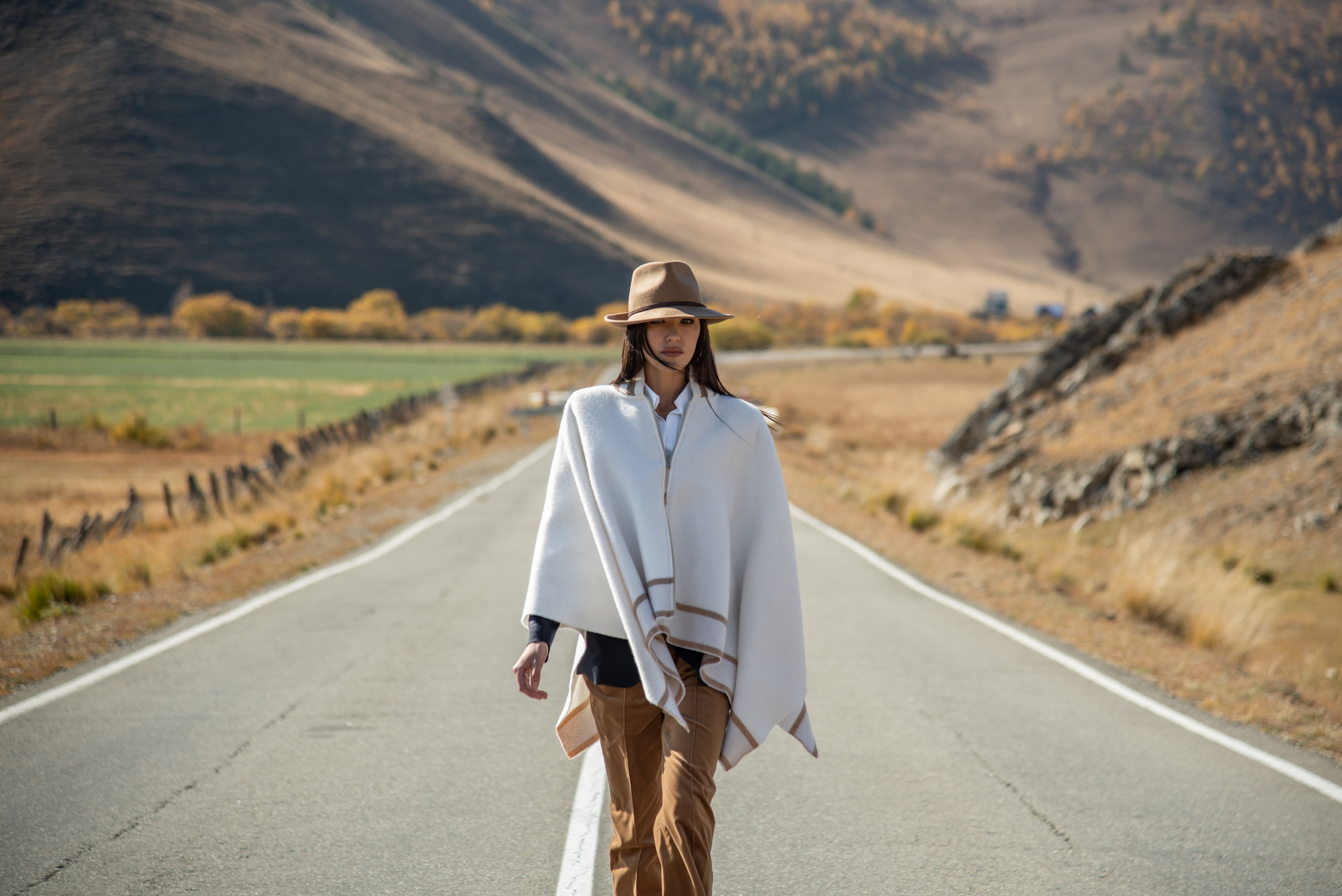 Съёмка одежды на Ольхоне. Занимаюсь профессиональной фотографией и живу рядом с Байкалом. Работаю в разных жанрах