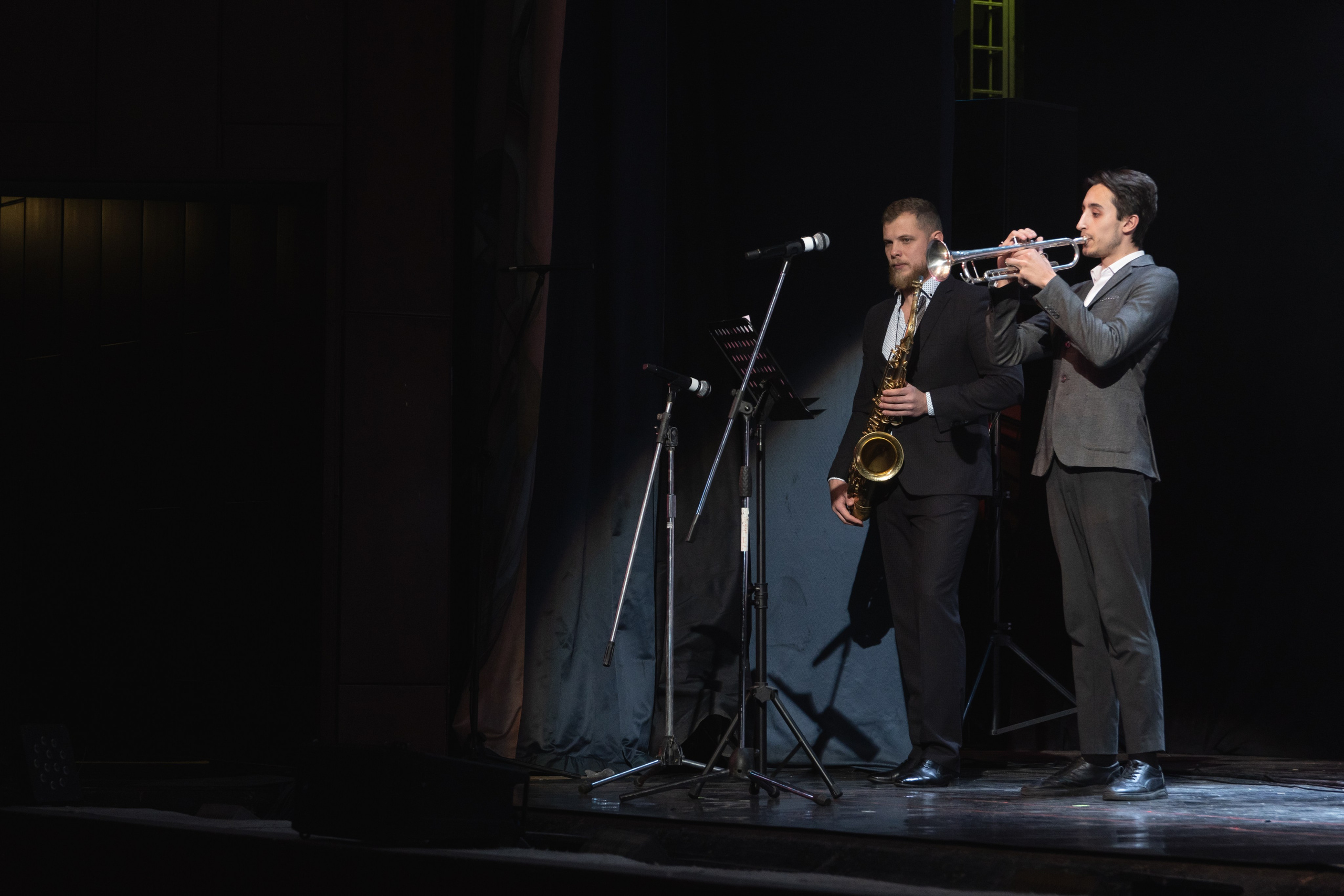 Музыкальный театр. Занимаюсь профессиональной фотографией и живу рядом с Байкалом. Работаю в разных жанрах