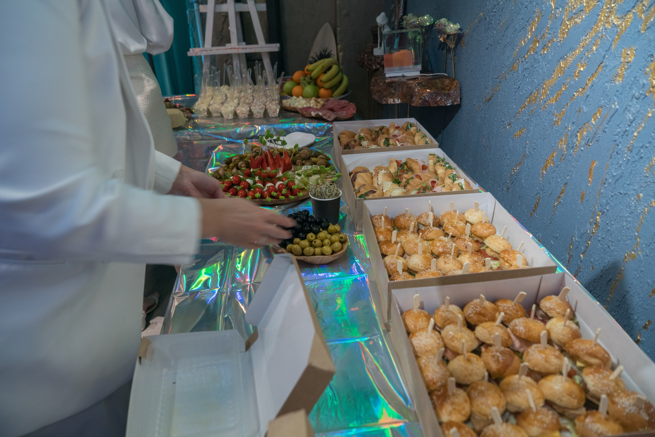 Атмосферный день рождения на закате в Севкабель лофт. Свадебный, семейный и контент фотограф в Санкт- Петербурге Елена Грие