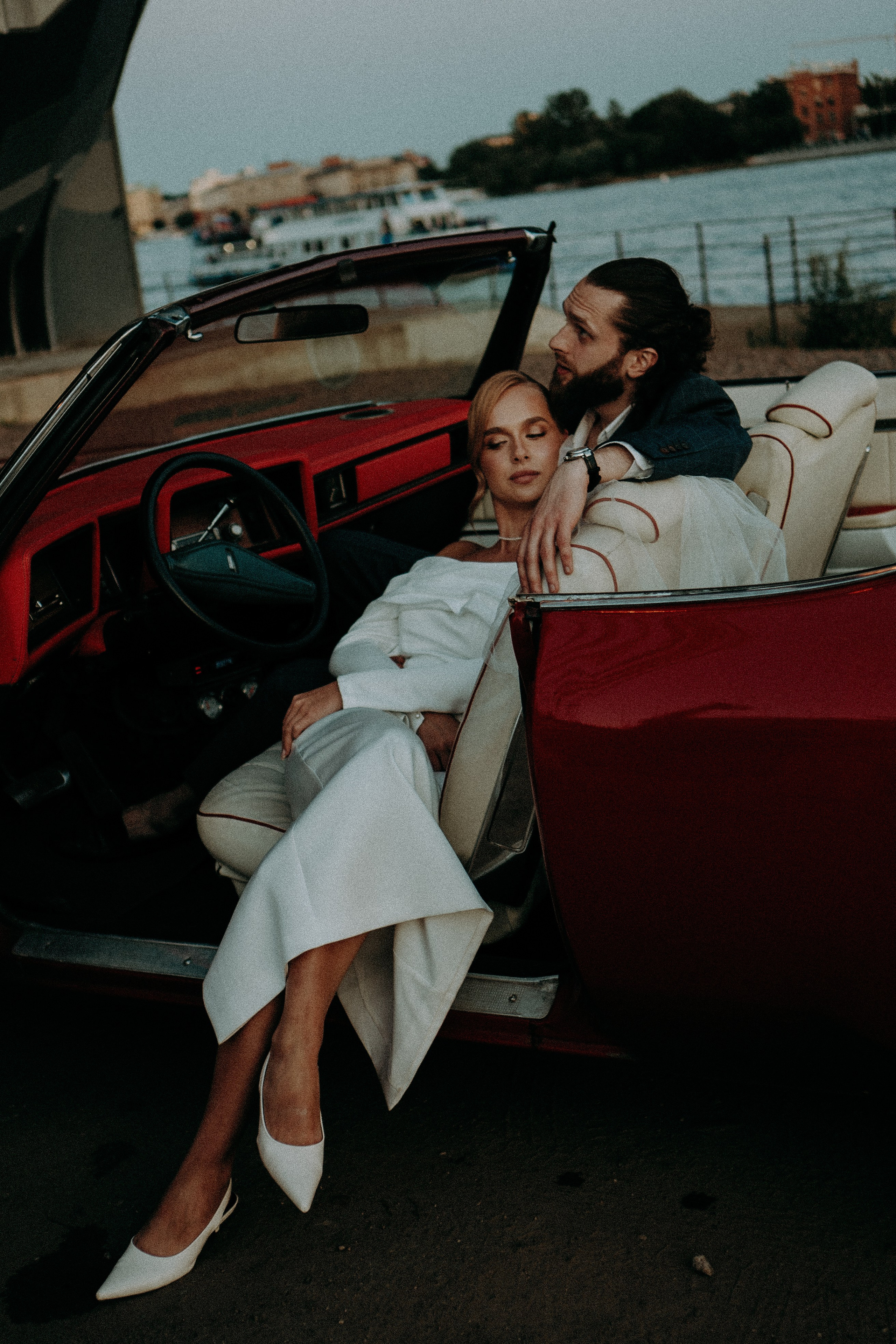 СВАДЕБНАЯ СЬЕМКА ВОЗЛЕ МСОТА БЕТАНКУРА НА КАБРИОЛЕТЕ. Профессиональный фотограф, Санкт-Петербург — Виктория Богомолова