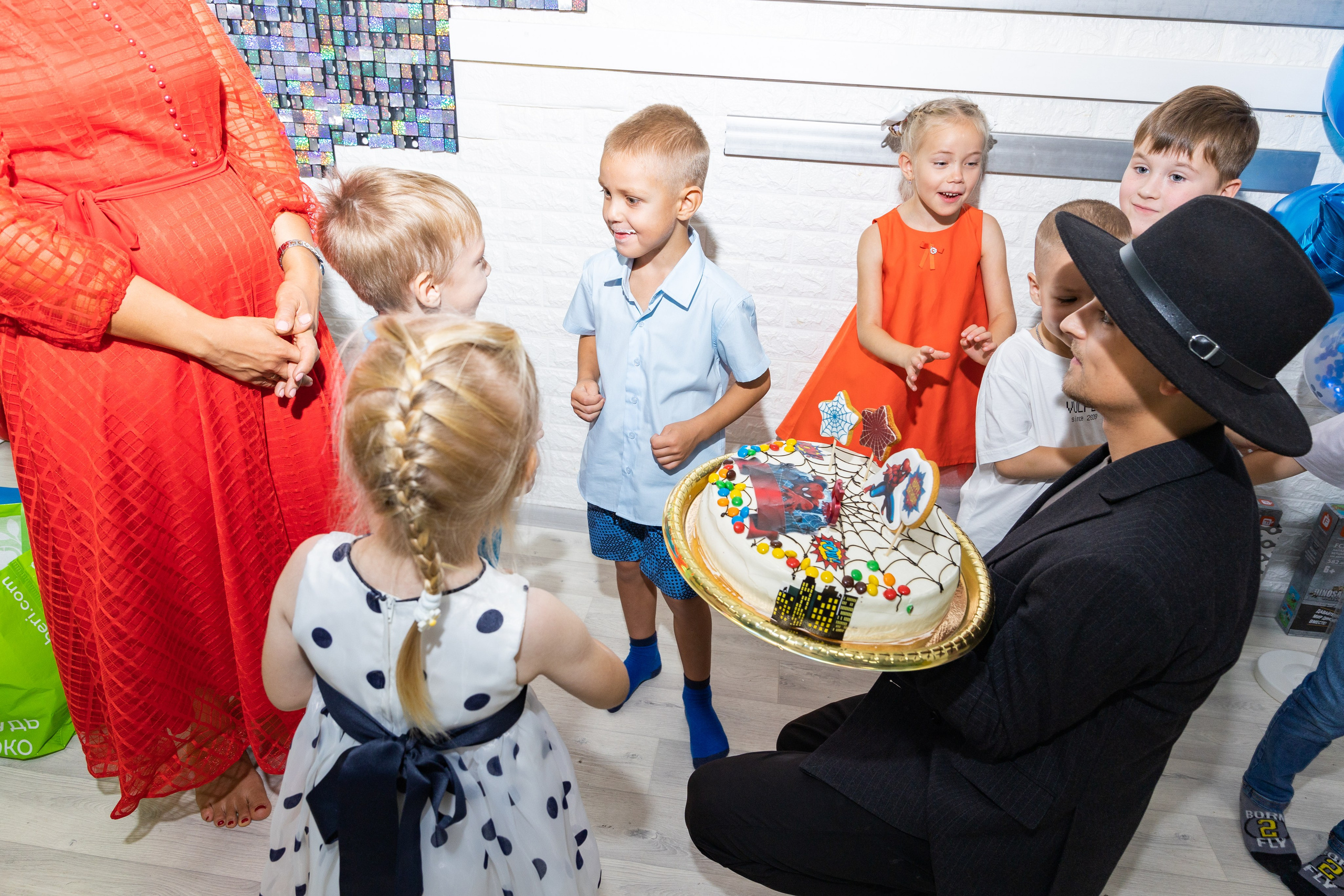 День Рождение в детском центре Качели. Выпускные альбомы во Владивостоке