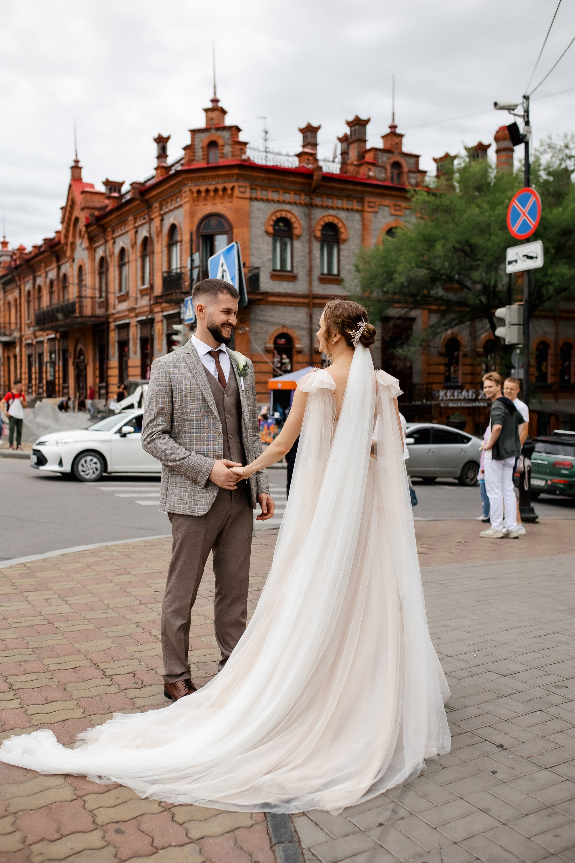 Степан и Ульяна. Утро. Загс. Прогулка. Дождь и солнце. Свадебный фотограф в Хабаровске