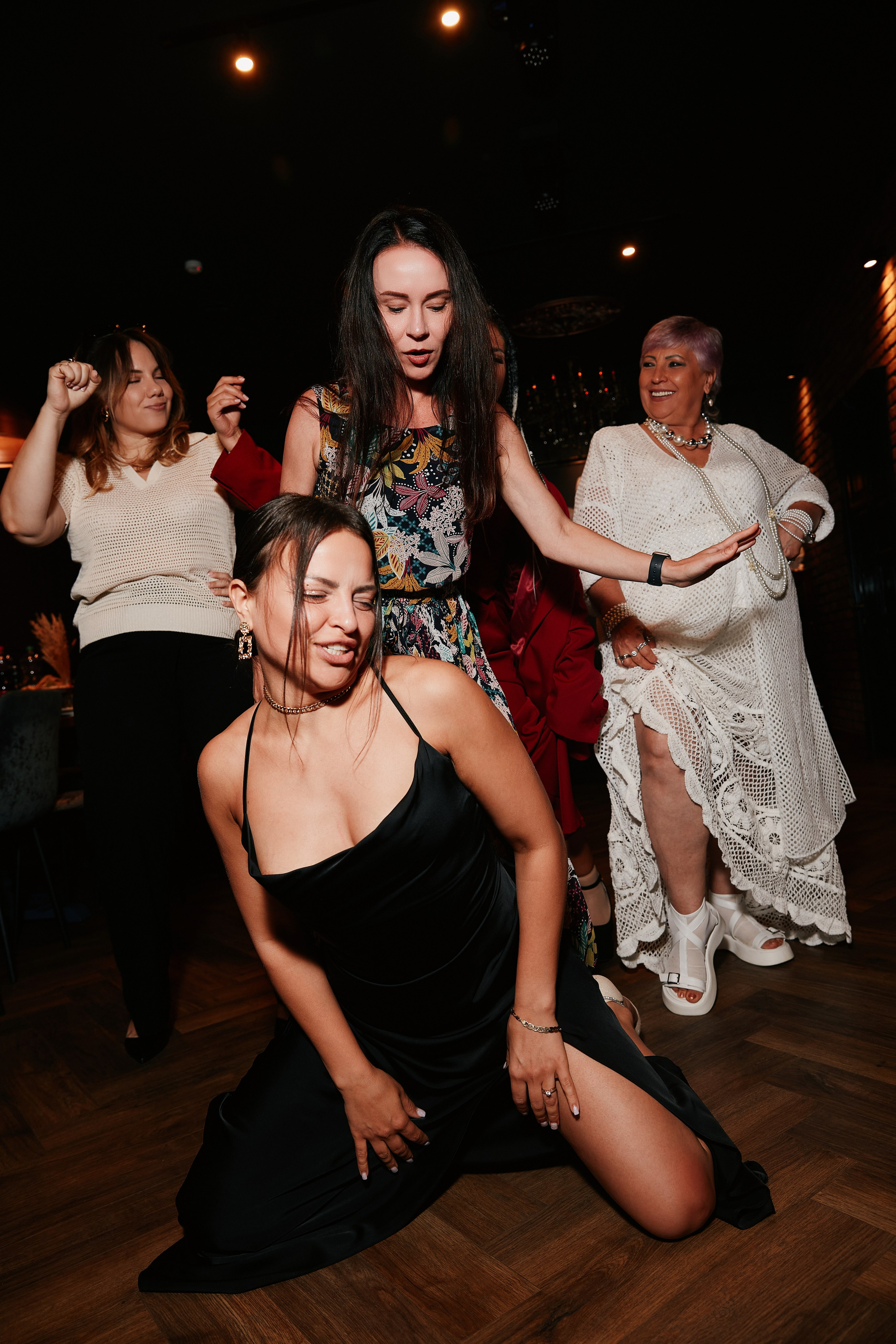 HOLIDAY IN AVRORA ROOM 10.08. Свадебный репортажный фотограф краснодар максим дремов дрёмов фотосессия студия цена