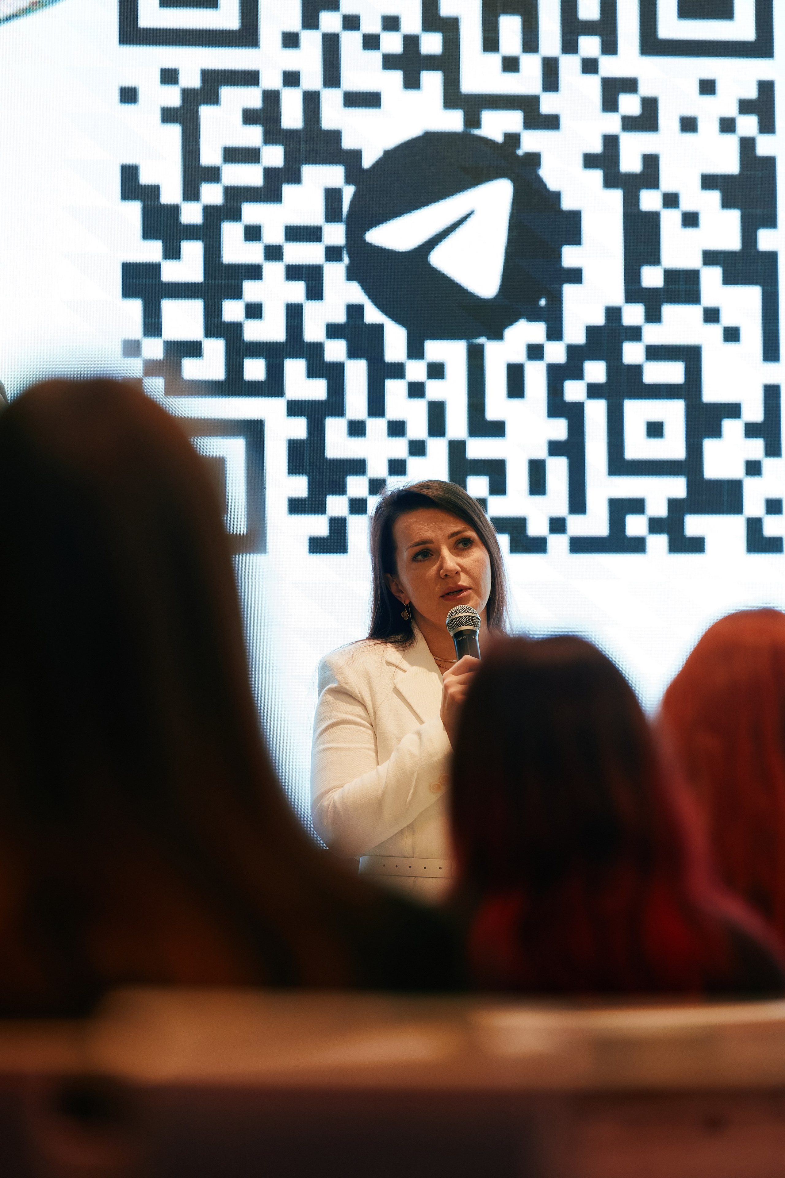 Современная женщина в Hilton 26.10. Свадебный репортажный фотограф краснодар максим дремов дрёмов фотосессия студия цена