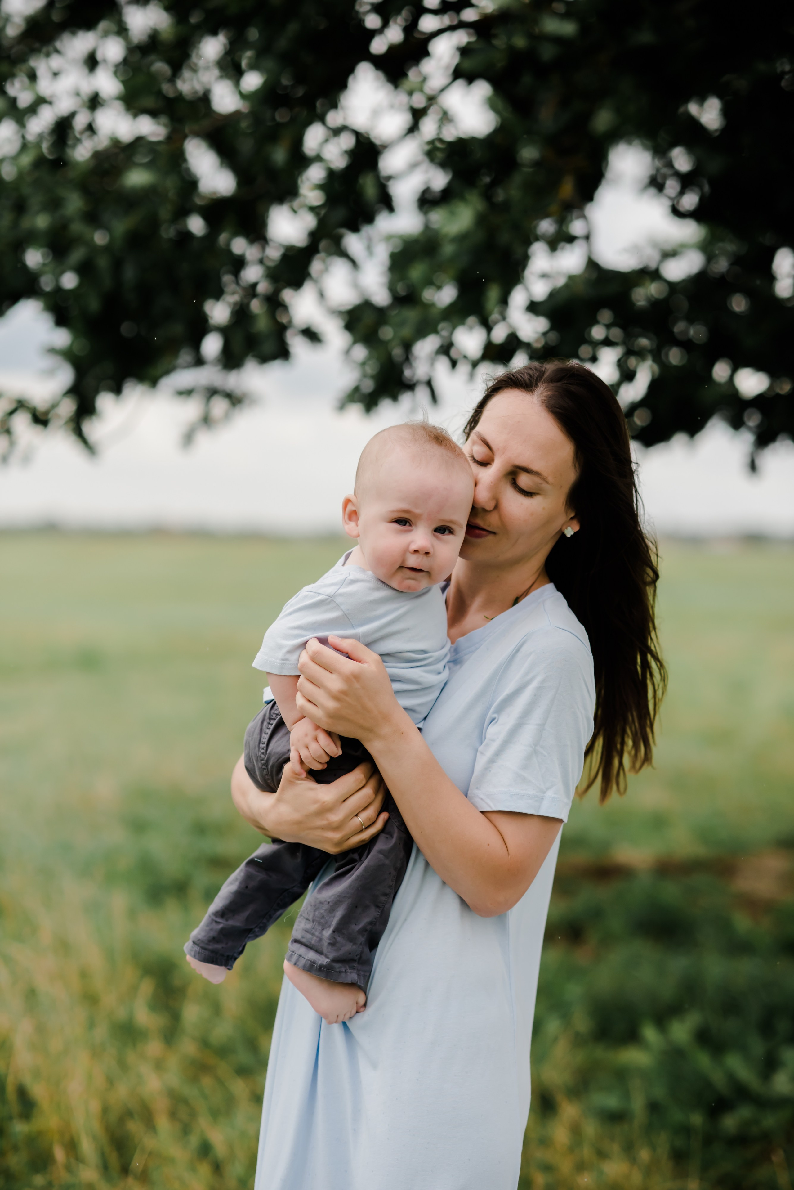 Анна и ее семья, фотосессия в поле. Свадебный и семейный фотограф Евгения Кононова