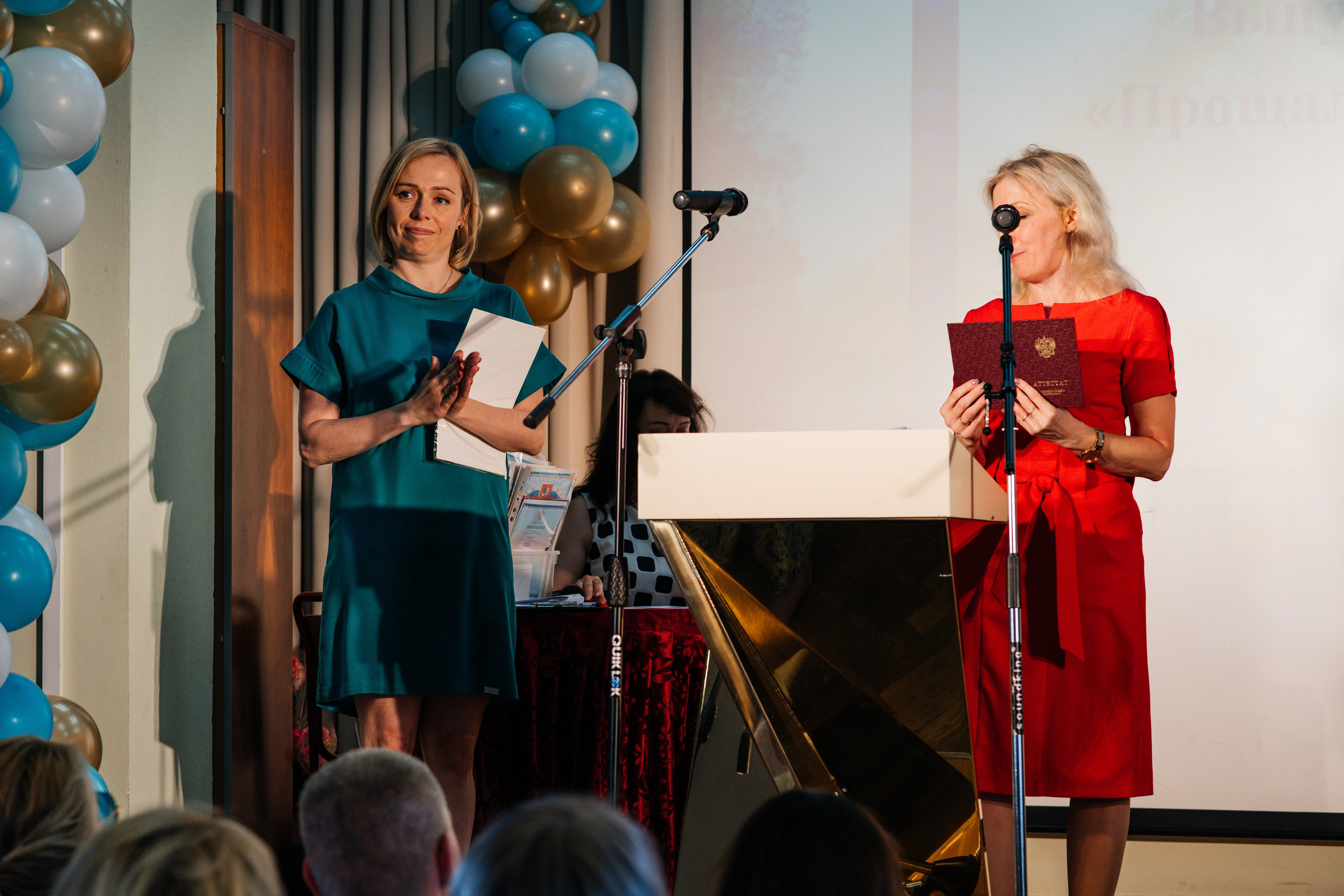 Вручение аттестатов. Выпускные альбомы в Подольске Москве и МО