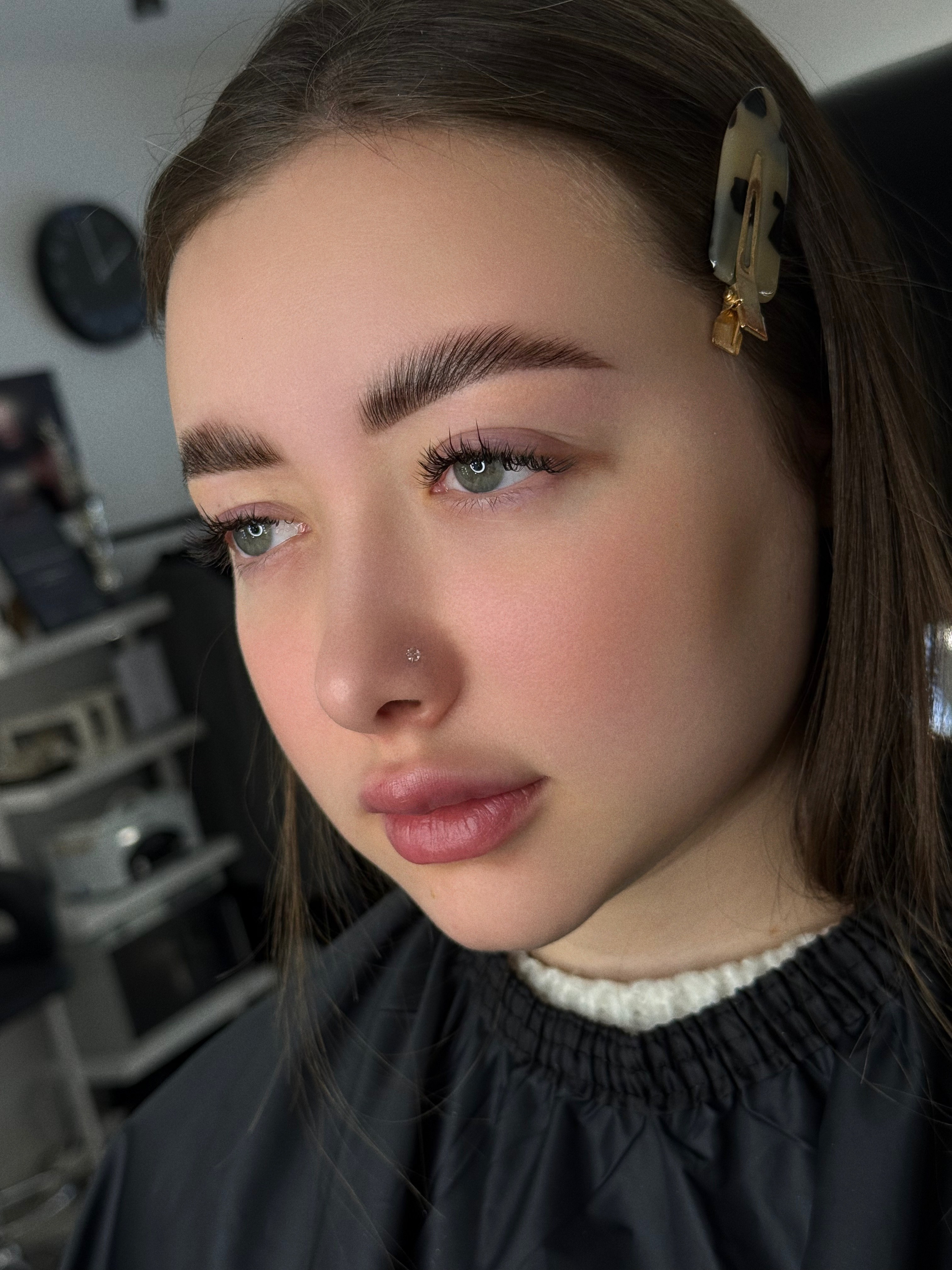 Брови. Студия визажистов, стилистов по прическам, бровистов и мастеров по ресницам