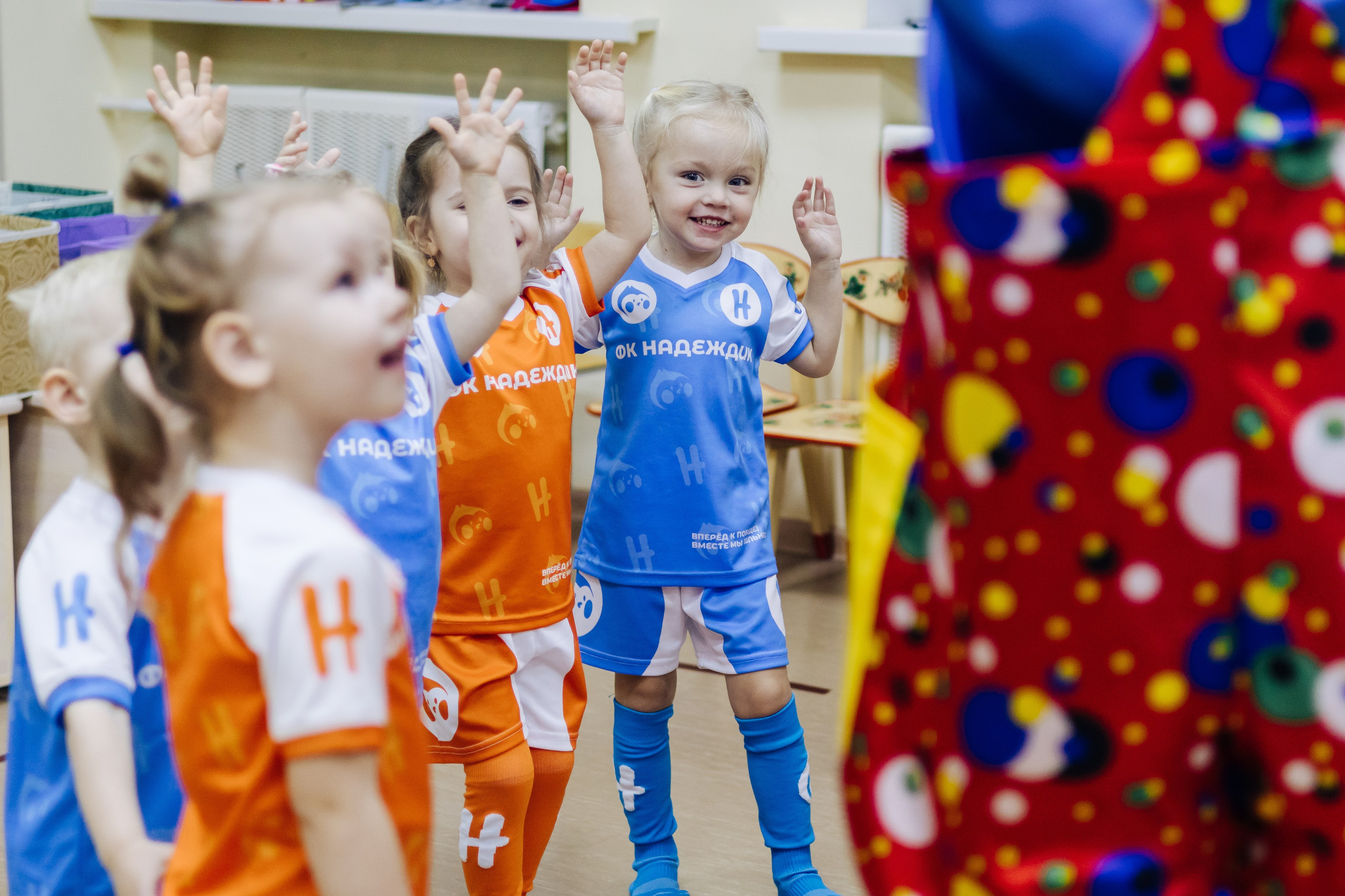 Фотосессия с кубком в детских садах г. Магнитогорска. Денис Прохоров Фотограф в г. Магнитогорск