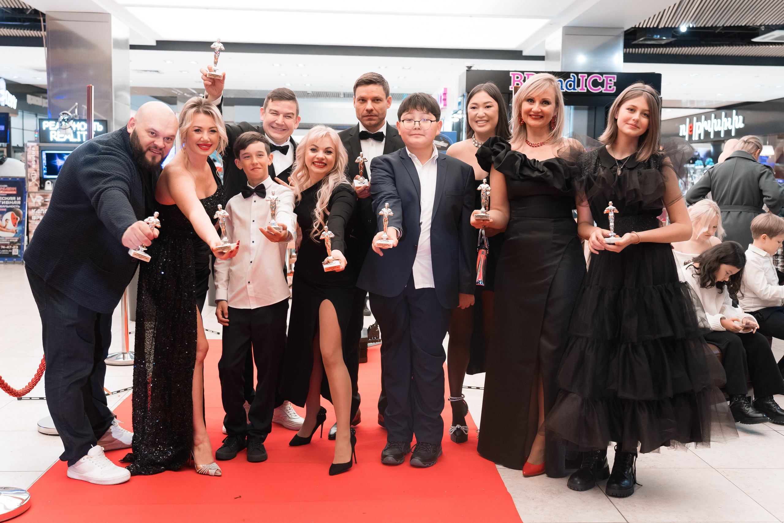 Веб-сериал «МЫ». Для тех, кто не ждёт удачи, а создаёт её. Каждая фотосессия — это твой момент, твой стиль, твой успех. 📸