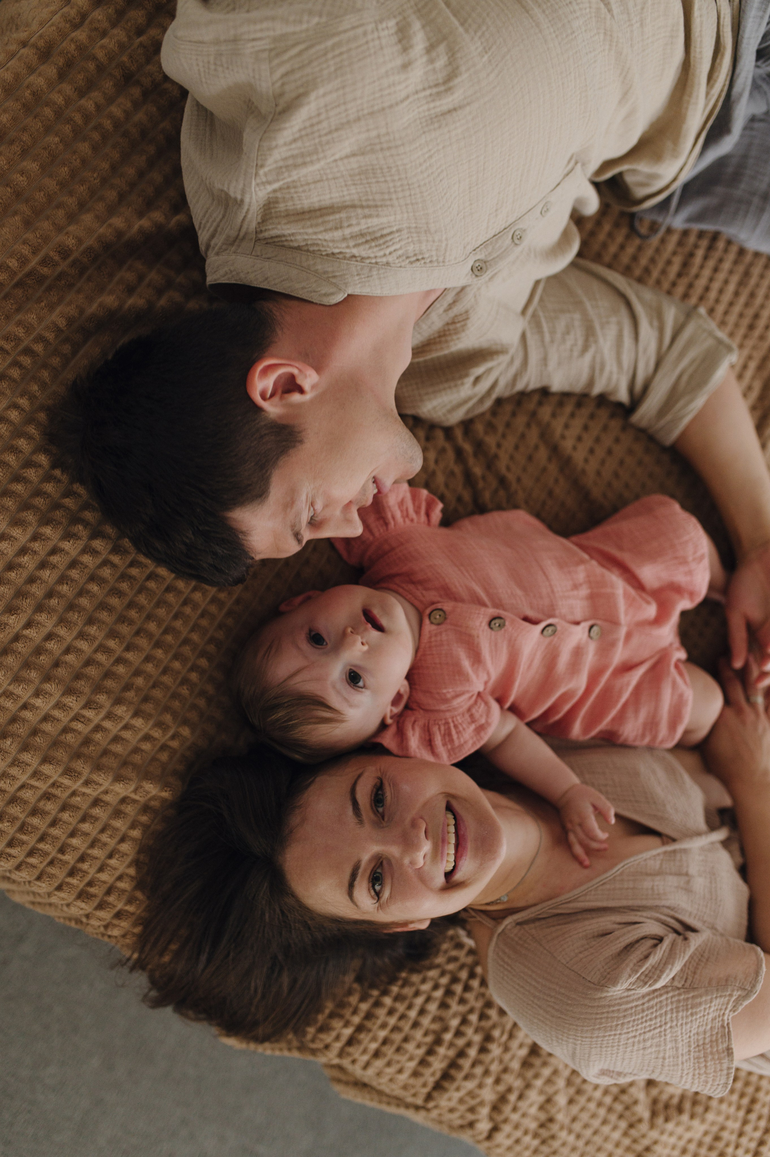 Ульяна, Яша и Лия. Домашняя история. Свадебный фотограф Москва и Санкт-Петербург. Анастасия Чудина