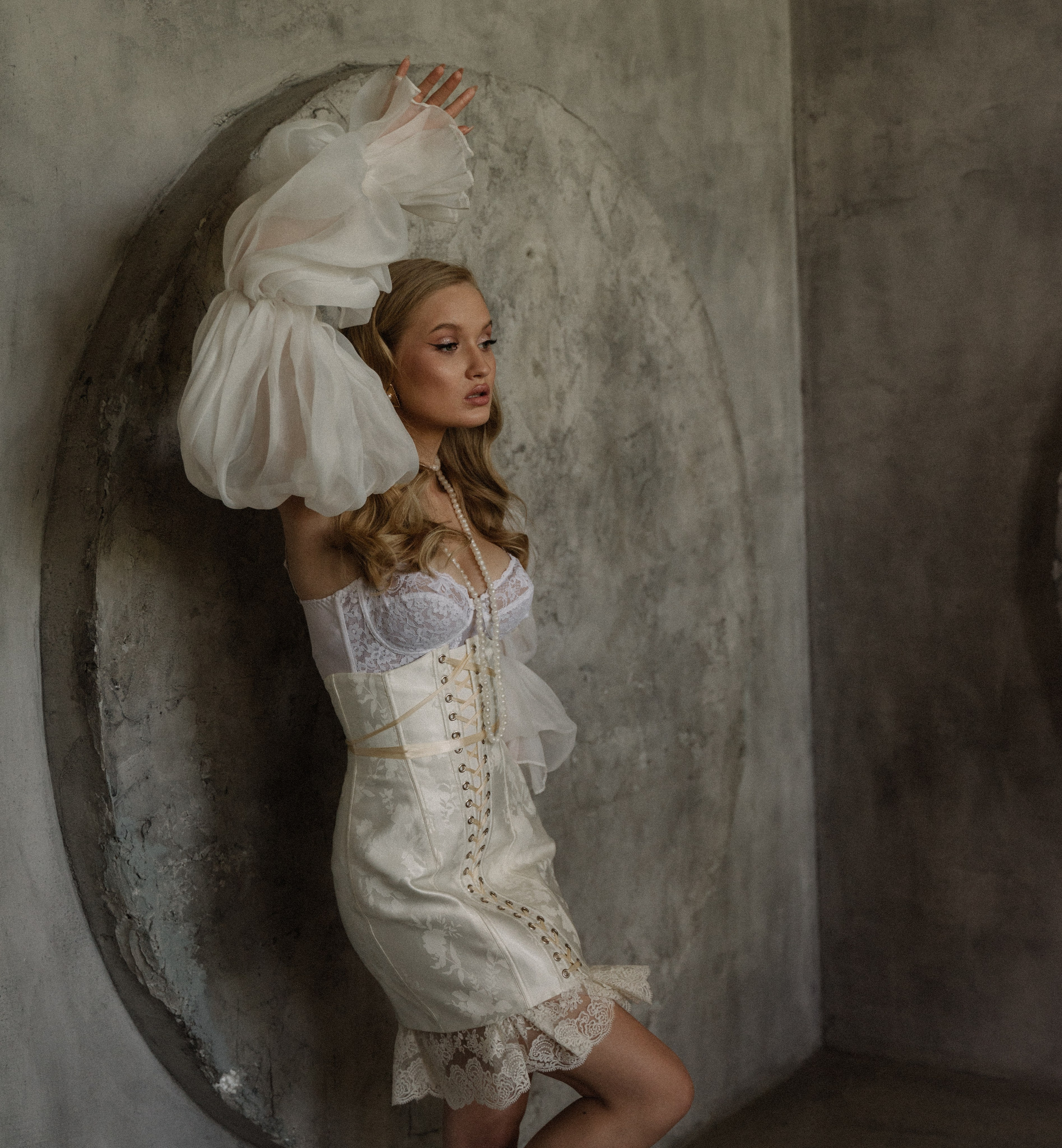 Невеста на пикнике в замке